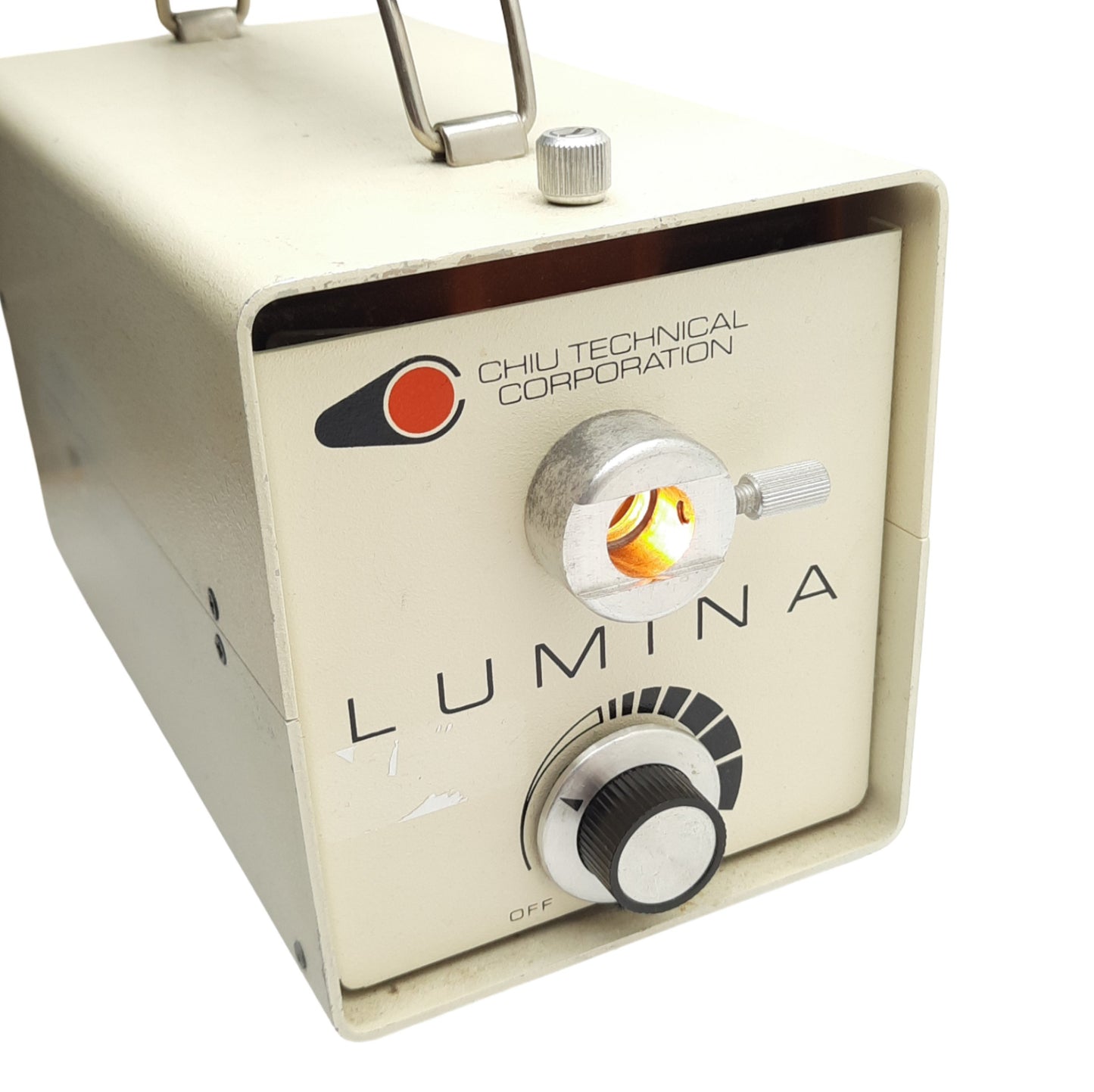 Used Chiu FO-150 Lumina Fiber Optic Illuminator Light Source 115VAC 150W EKE Lamp