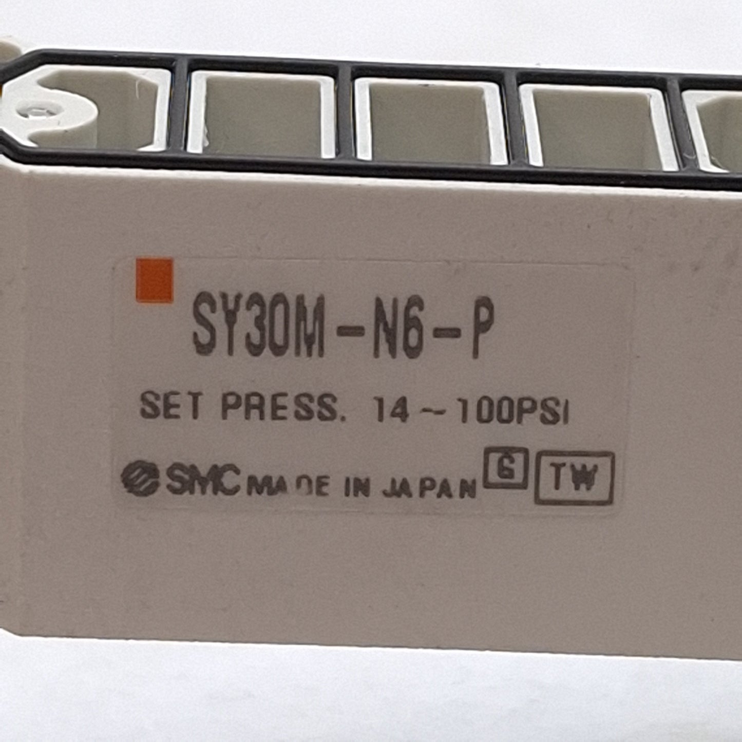Used SMC SY30M-N6-P Manifold Interface Regulator, 0-150psi Gauge, 14-100psi Set