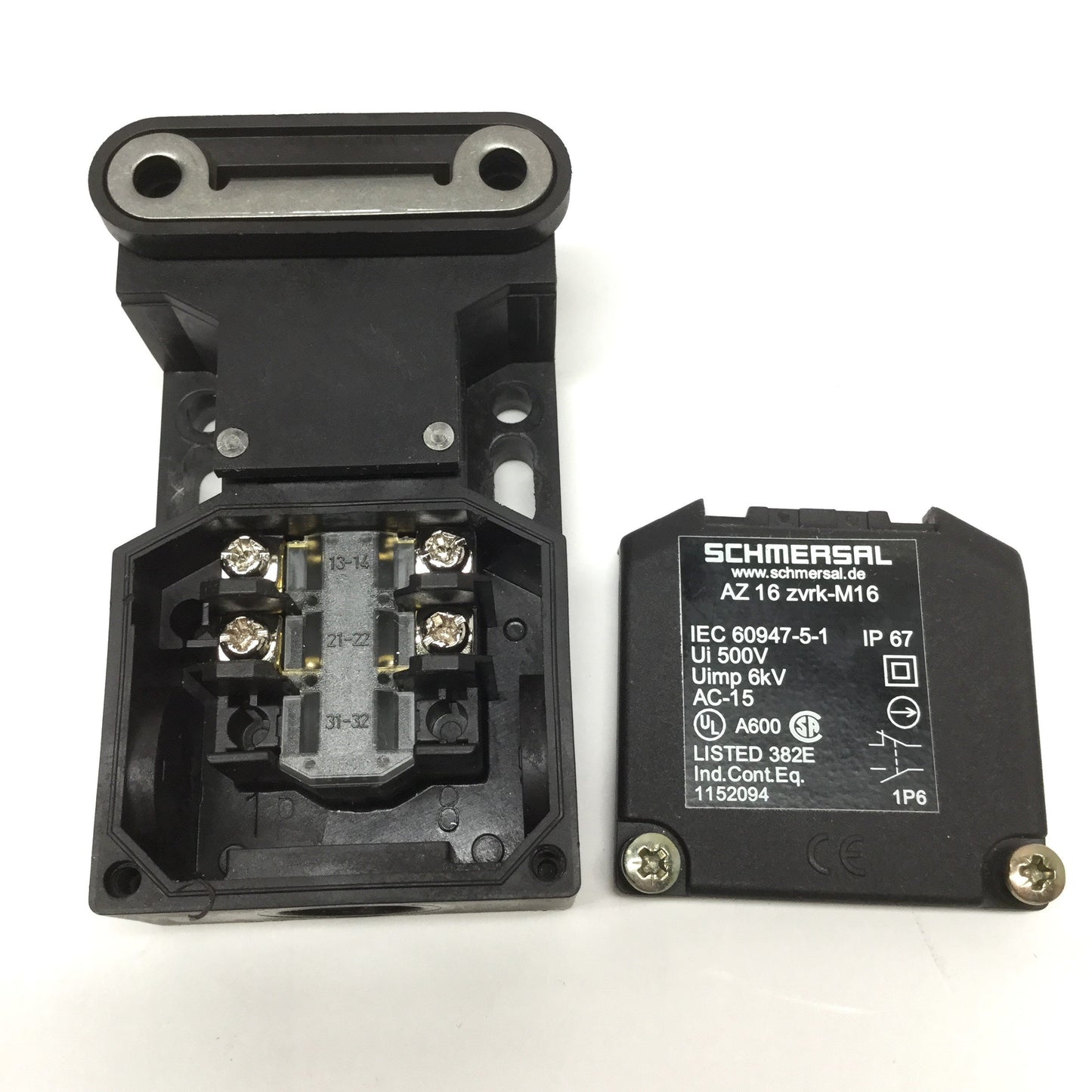 Used Schmersal AZ 16 ZVRK-M16 Safety Door Interlock NC-NO 230VAC/4A w/Actuator Key