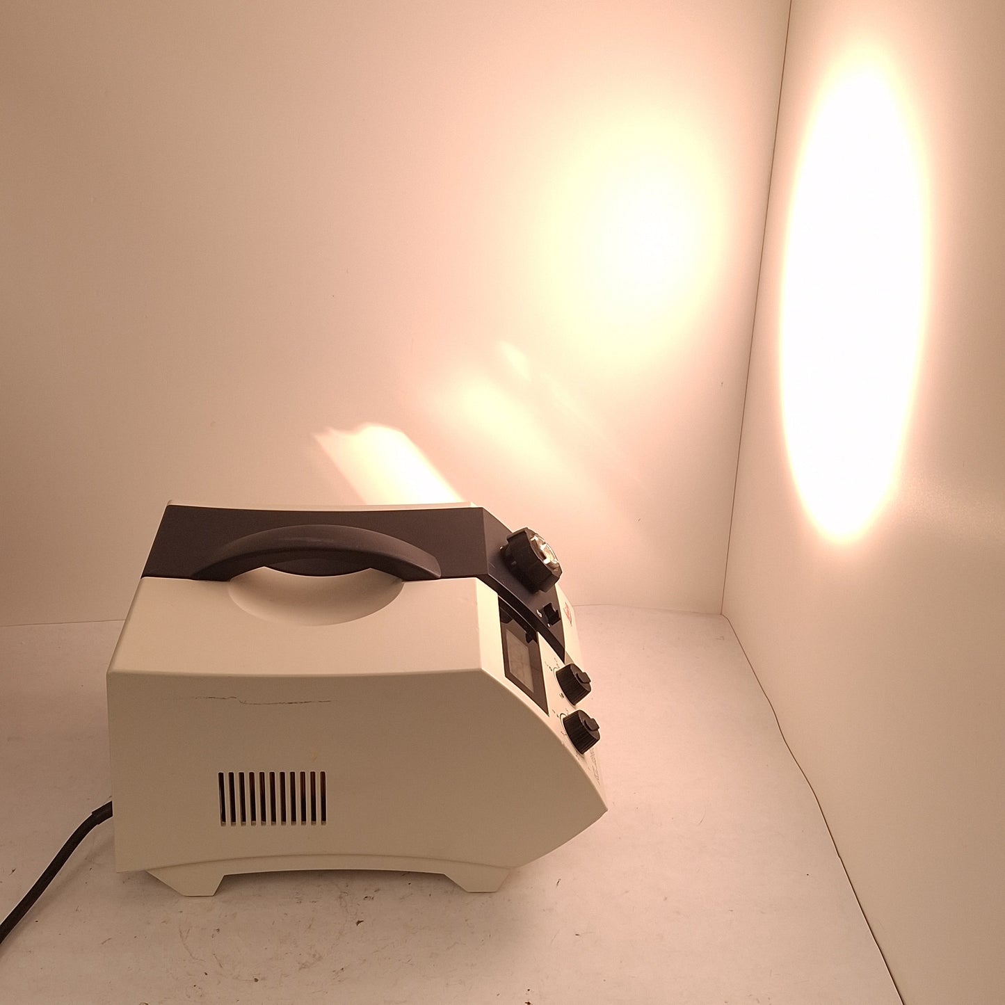 Used Leica Schott KL 2500 LCD Fiber Optic Light Light Source, 250W Lamp, 120VAC