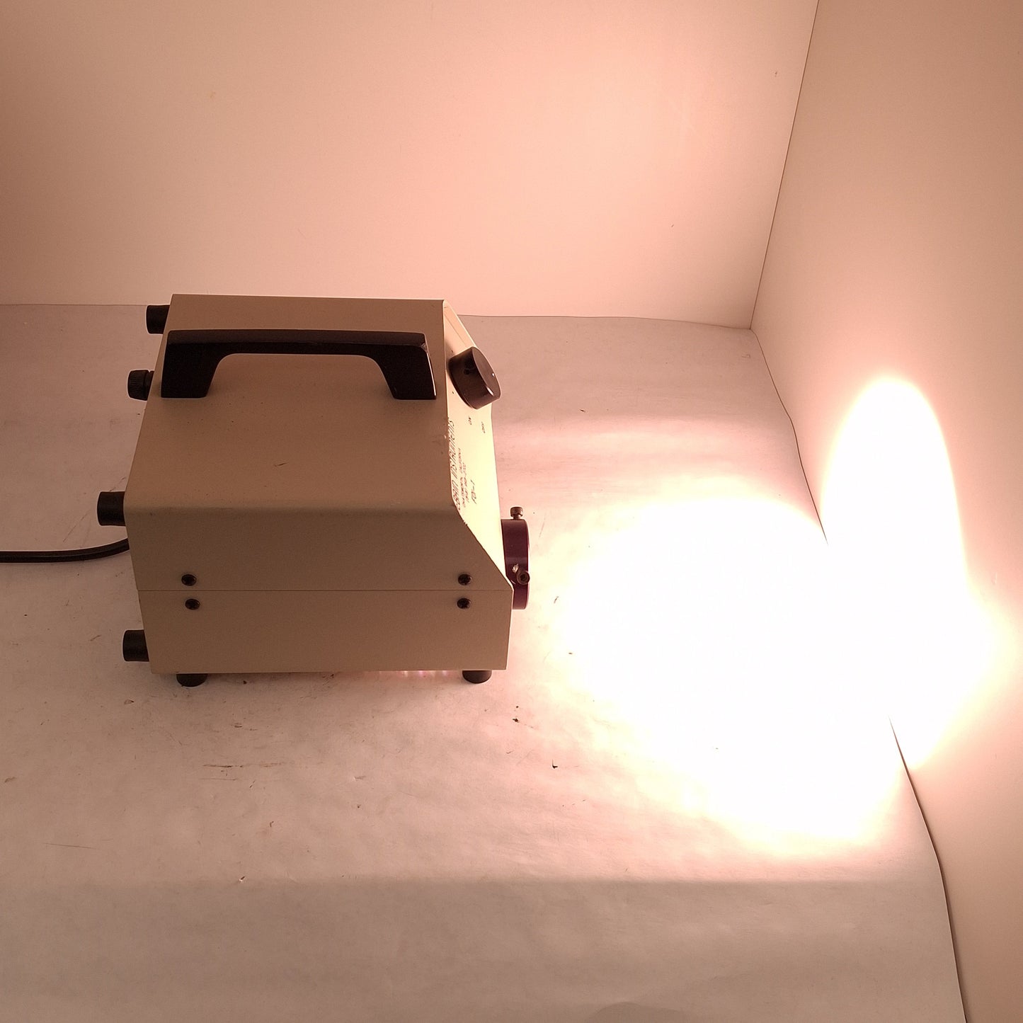 Used McBain Instruments FOI-1A Fiber Optic Illuminator, ø5/8in Port, 120VAC