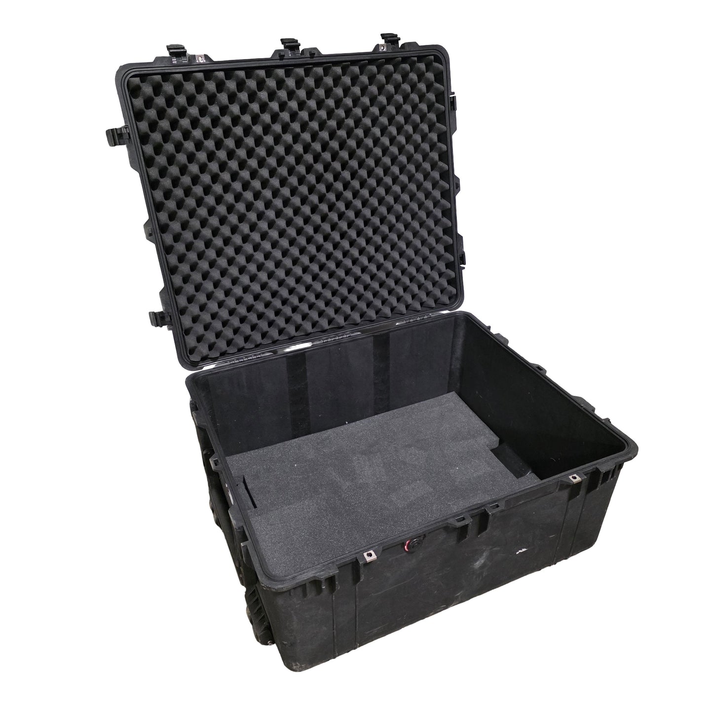 Used Pelican 1690 Protector Transport Case 6.73CuFt, 33.5"L x 28.5"W x 17.65"D, IP67