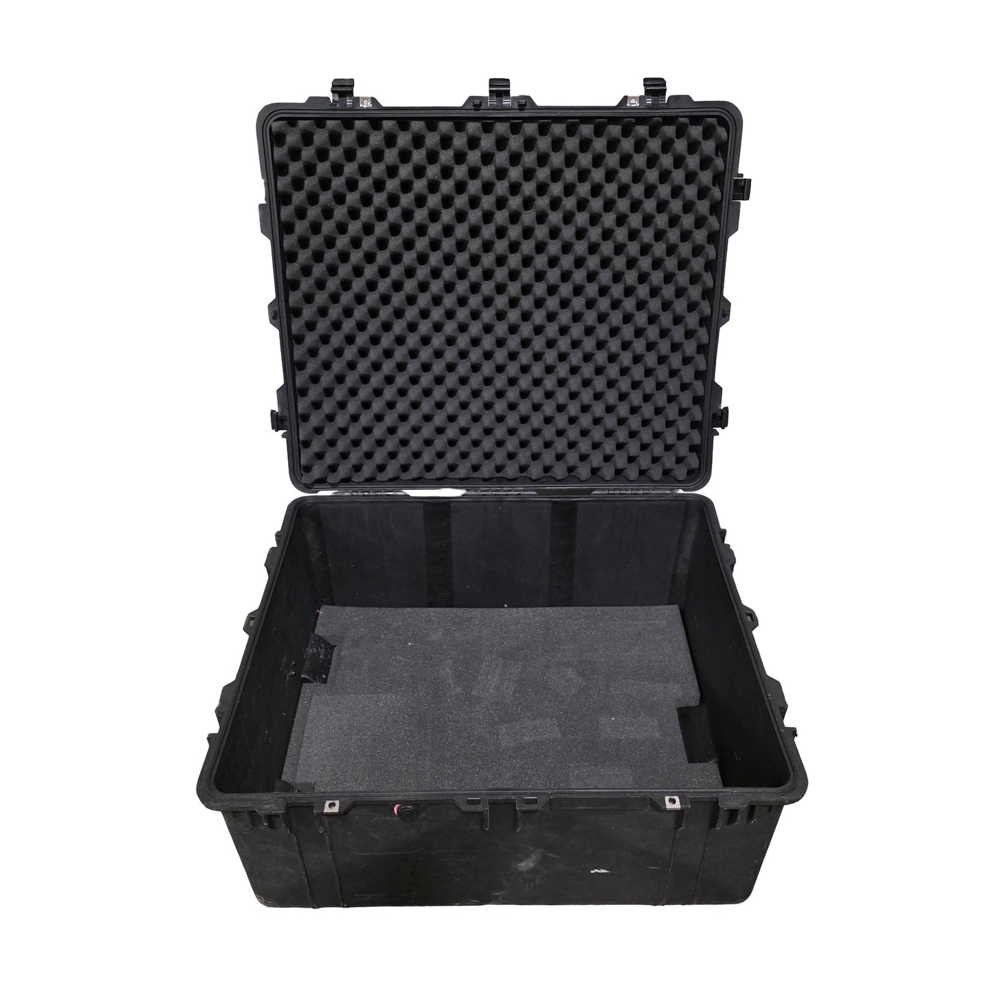 Used Pelican 1690 Protector Transport Case 6.73CuFt, 33.5"L x 28.5"W x 17.65"D, IP67