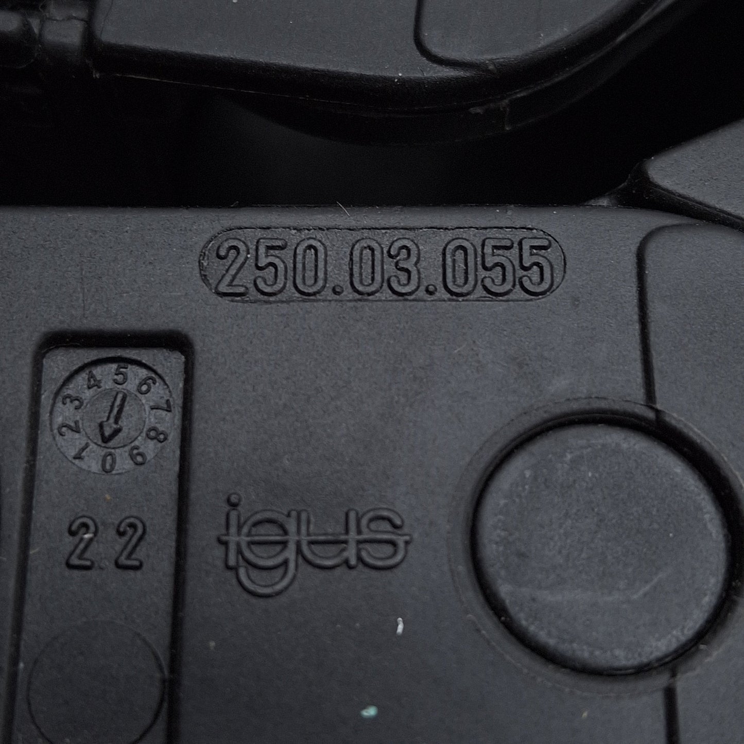 Used Igus 250.03.055 Energy Chain, 55mm Bending Radius, 38x25mm Inner, 39.5in Long