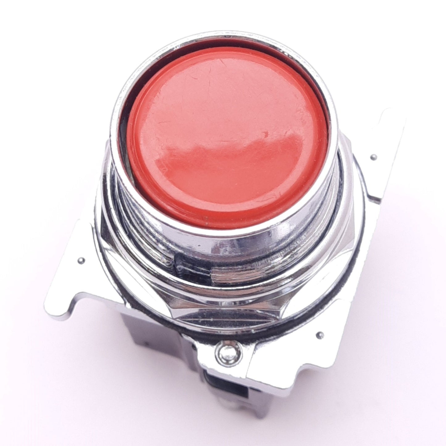 New – Open box Eaton 10250T30R Red Flush Pushbutton Switch, ø30.5mm, 1NO 1NC, 600VAC 10A Max