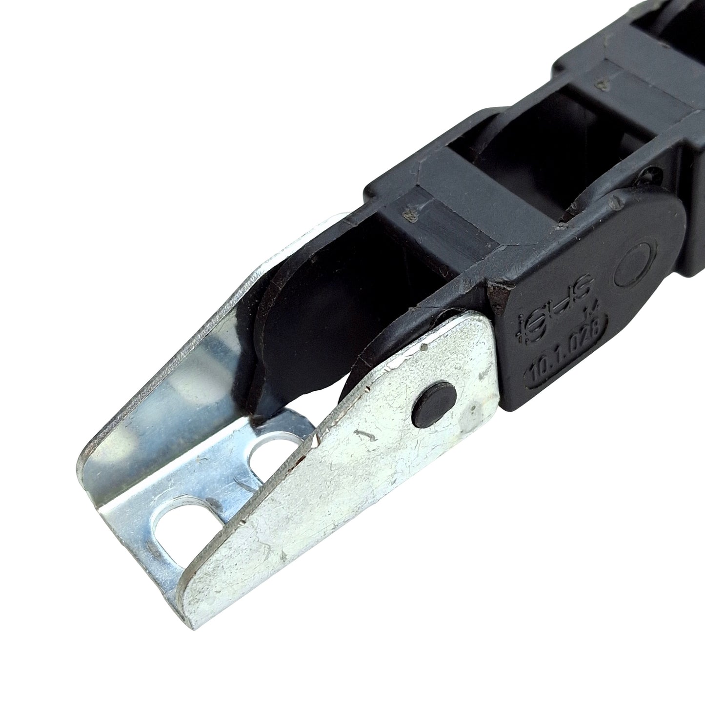 Used Igus 10.1.028 Energy Chain, 28mm Bending, 15x18mm Inner, 22 Links, 29.25in Long