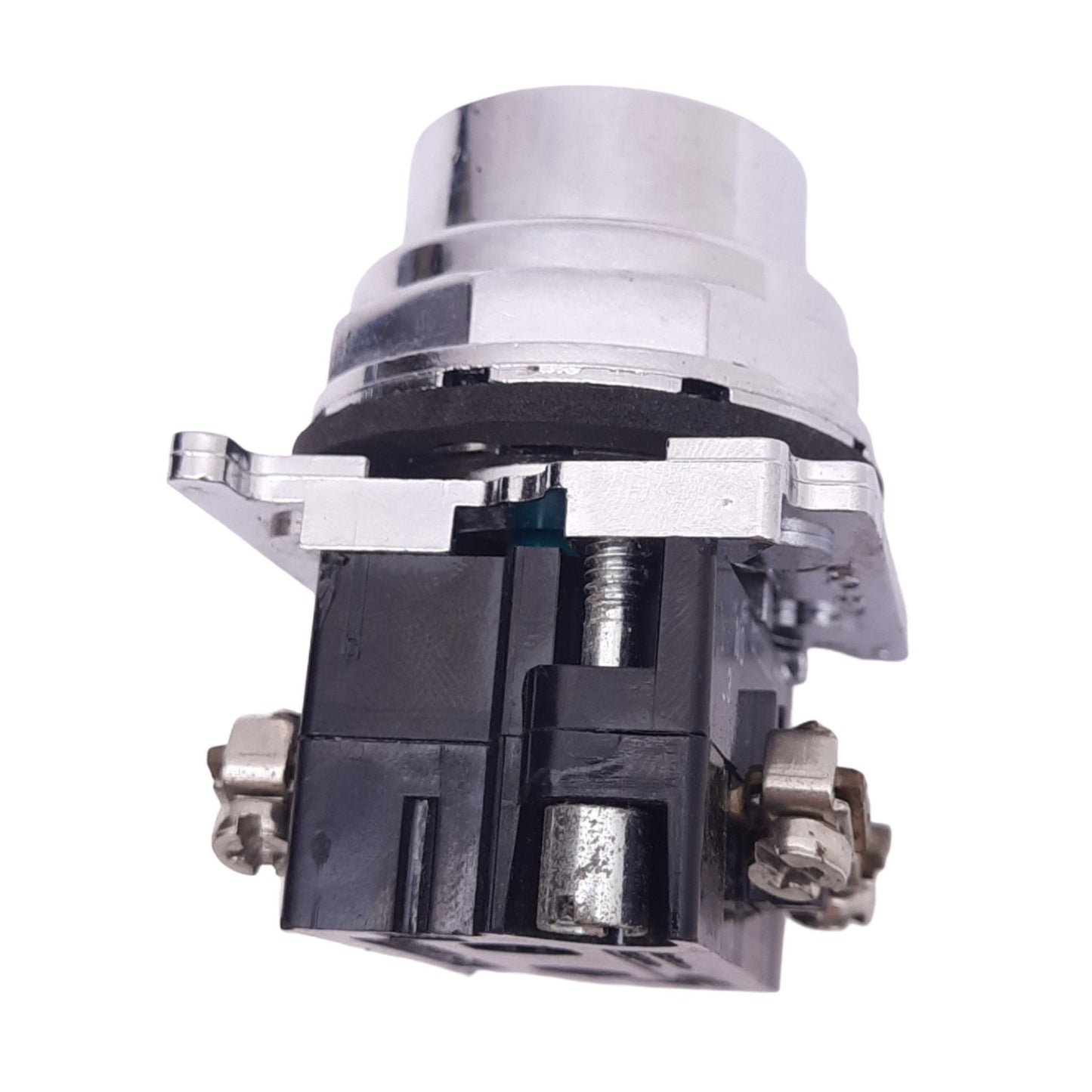 New – Open box Eaton 10250T30G Green Flush Pushbutton Switch, ø30.5mm, 1NO 1NC, 600VAC 10A Max