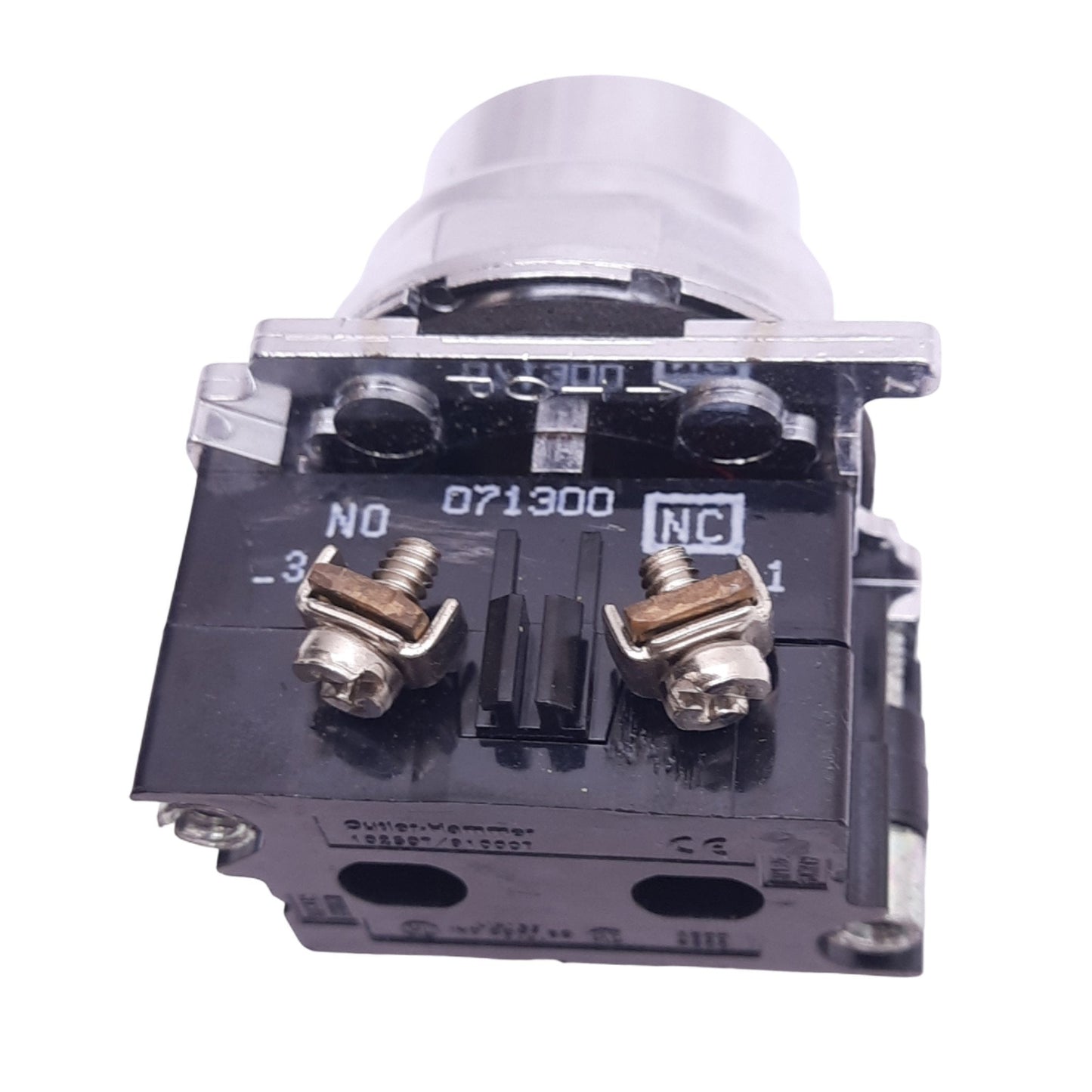 New – Open box Eaton 10250T30G Green Flush Pushbutton Switch, ø30.5mm, 1NO 1NC, 600VAC 10A Max