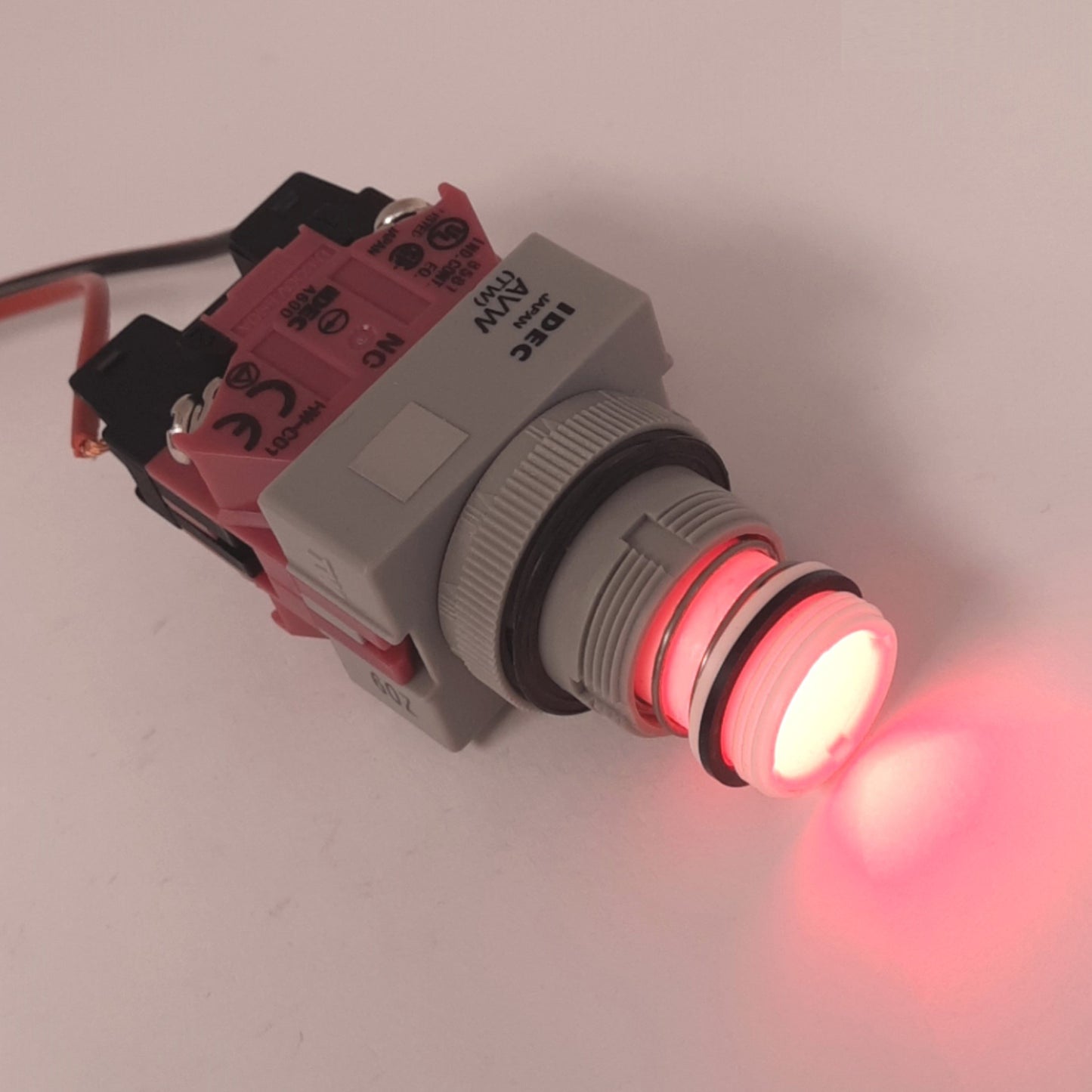 Used IDEC AVLW49902D-R-24V Push/Twist E-Stop, 22mm, 2NC, 24V Red LED, *No Lens/Button