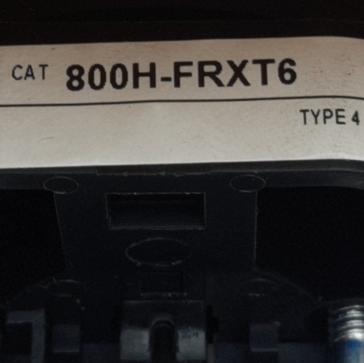 Used Allen Bradley 800H-FRXT6 2-Position Push-Pull/Twist Button With Enclosure, ø30mm