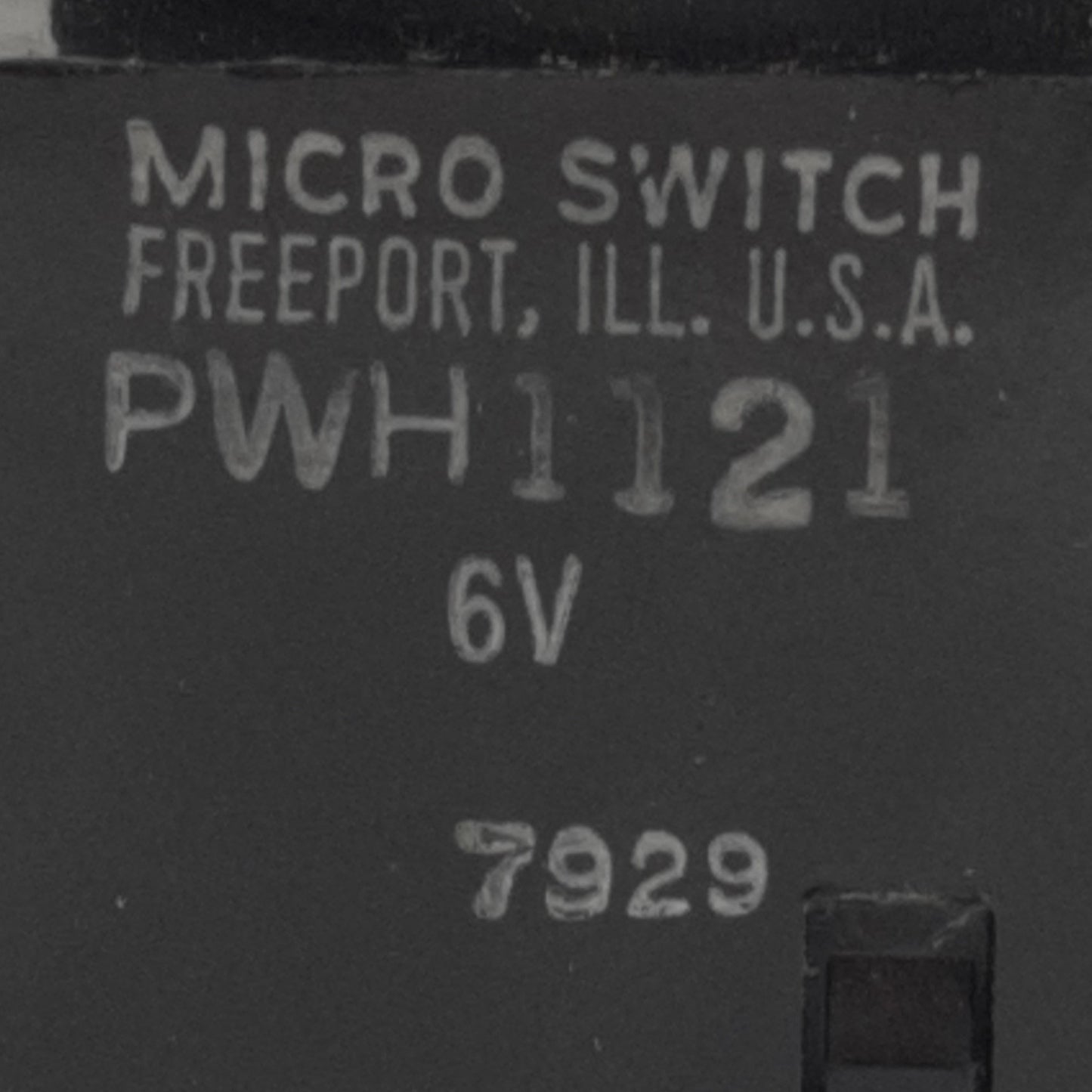 Used Honeywell PWH1121 Red Illuminated Momentary Push Button 6V-8V Lamp, 1NC