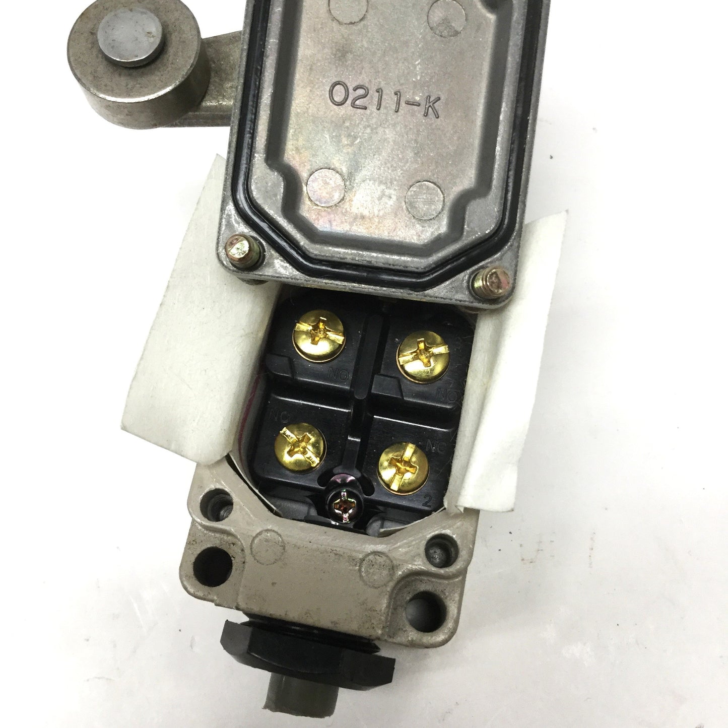 Used Lot of 5 Omron WLCA2 Roller Lever Limit Switches NO/NC DPST, 600VAC 10A