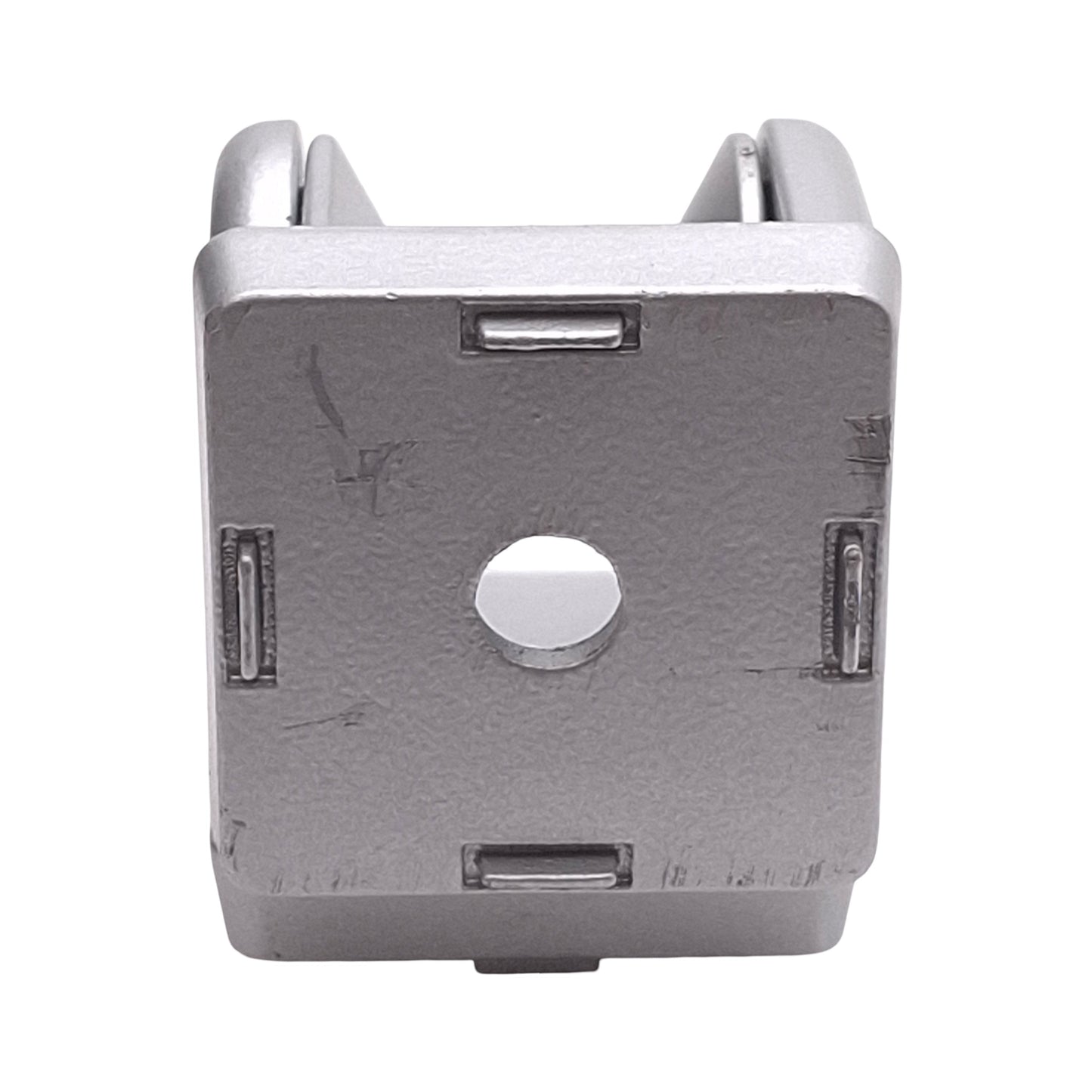 Used 80/20 14017 Pivot Joint, Series 15, 2-Hole, 1.57in x 1.57in Face, 2.52in Long