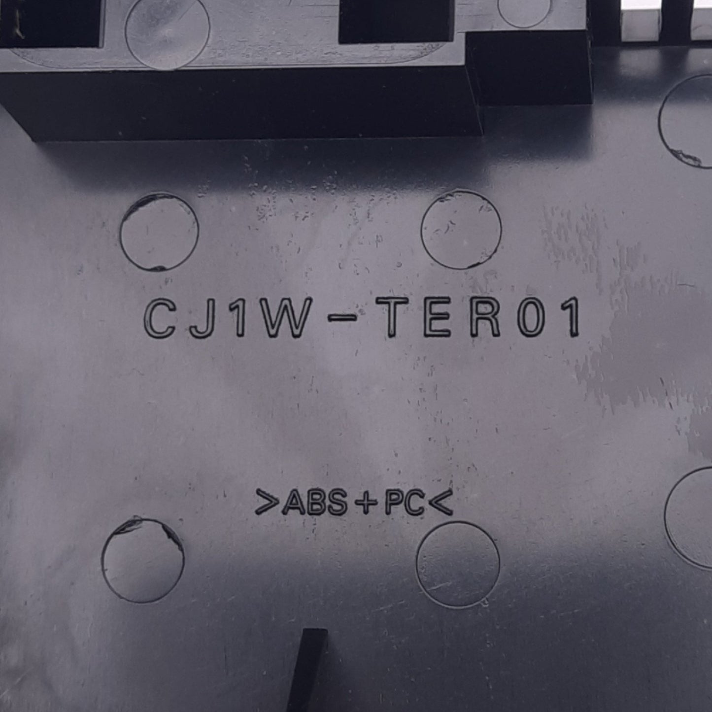 New Omron CJ1W-TER01 End Plate/End Cap for CJ1W Series PLC Rack, DIN Rail