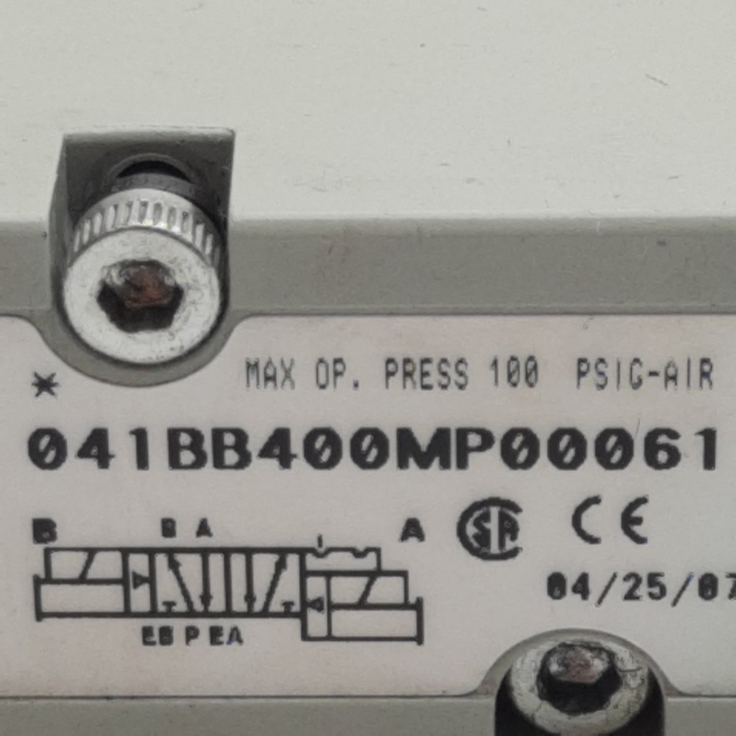 Used Numatics 041BB400MP00061 Solenoid Valve 2/4-Way, 1/8" Valve, 150psig, 24VDC Coil