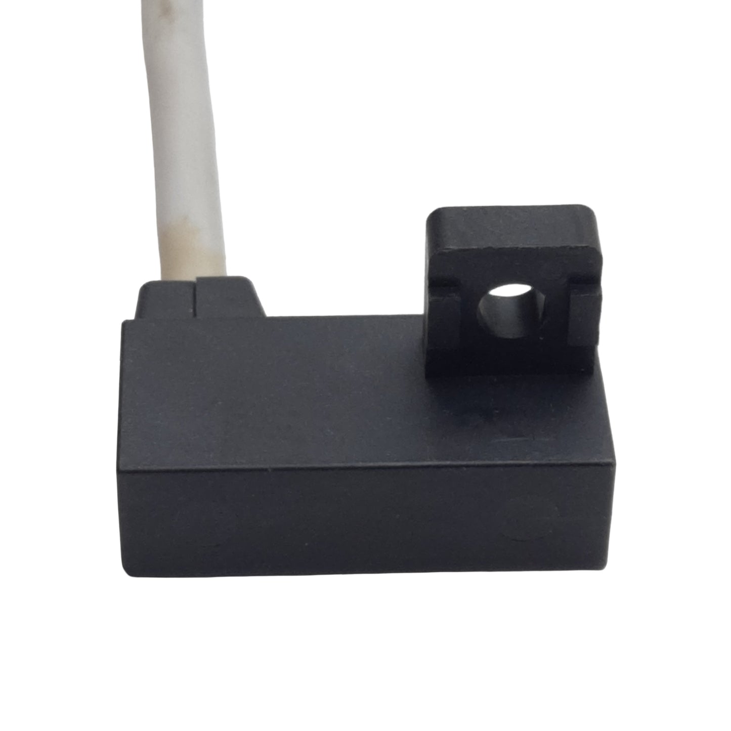 Used SMC D-F7BV Solid-State Auto Switch, PNP, 24VDC 40mA, 3-Pin M8 Male, 0.6m