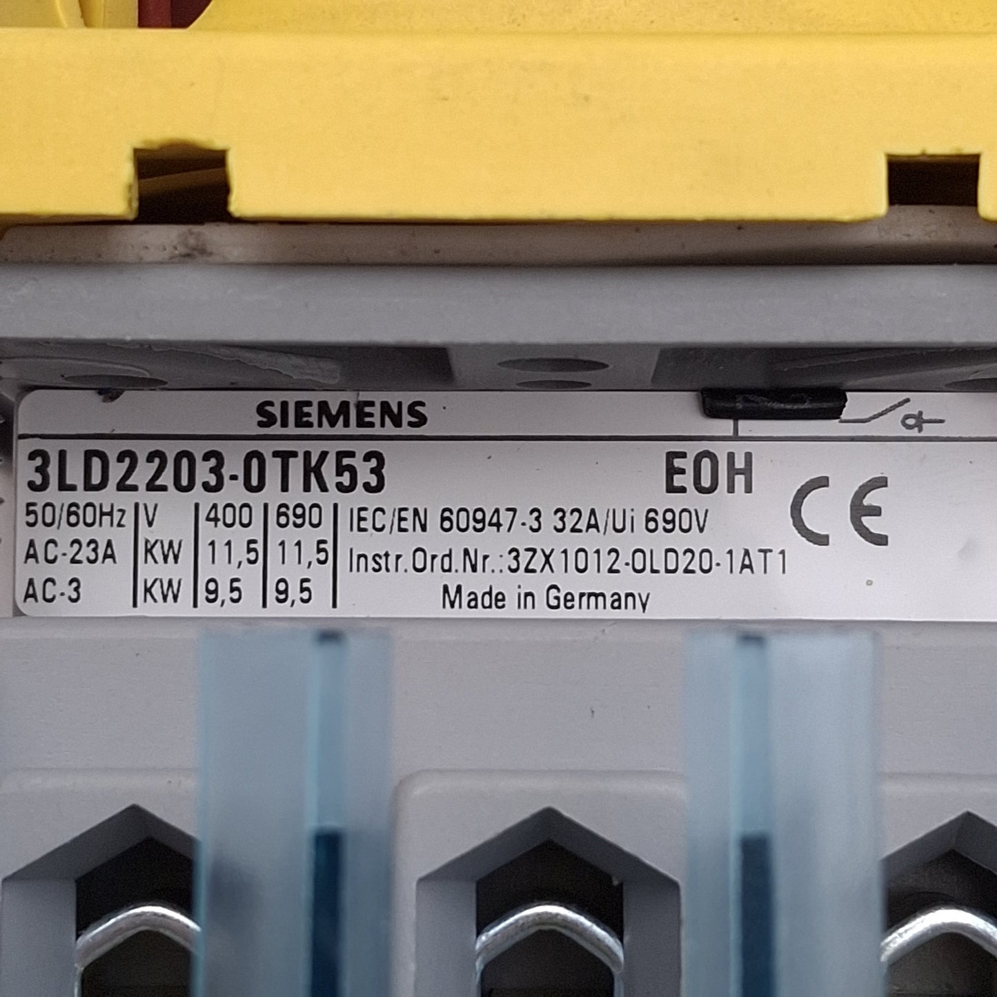 Used Siemens 3LD2203-0TK53 Rotary Disconnect Switch, ON/OFF, 3-Pole, 32A 600VAC 20HP