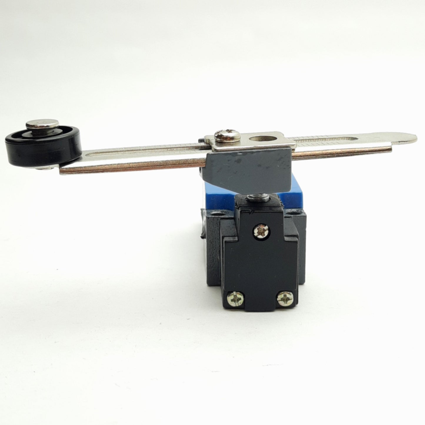 Used Moujen ME-8108 Roller Wheel Limit Switch 250VAC/115VDC, 5A 400mA, SPDT-NC-NO