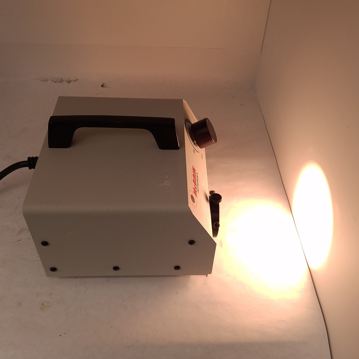 Used McBain FOI-150-UL Fiber Optic Light Source Illuminator 120VAC EKE Lamp 150W