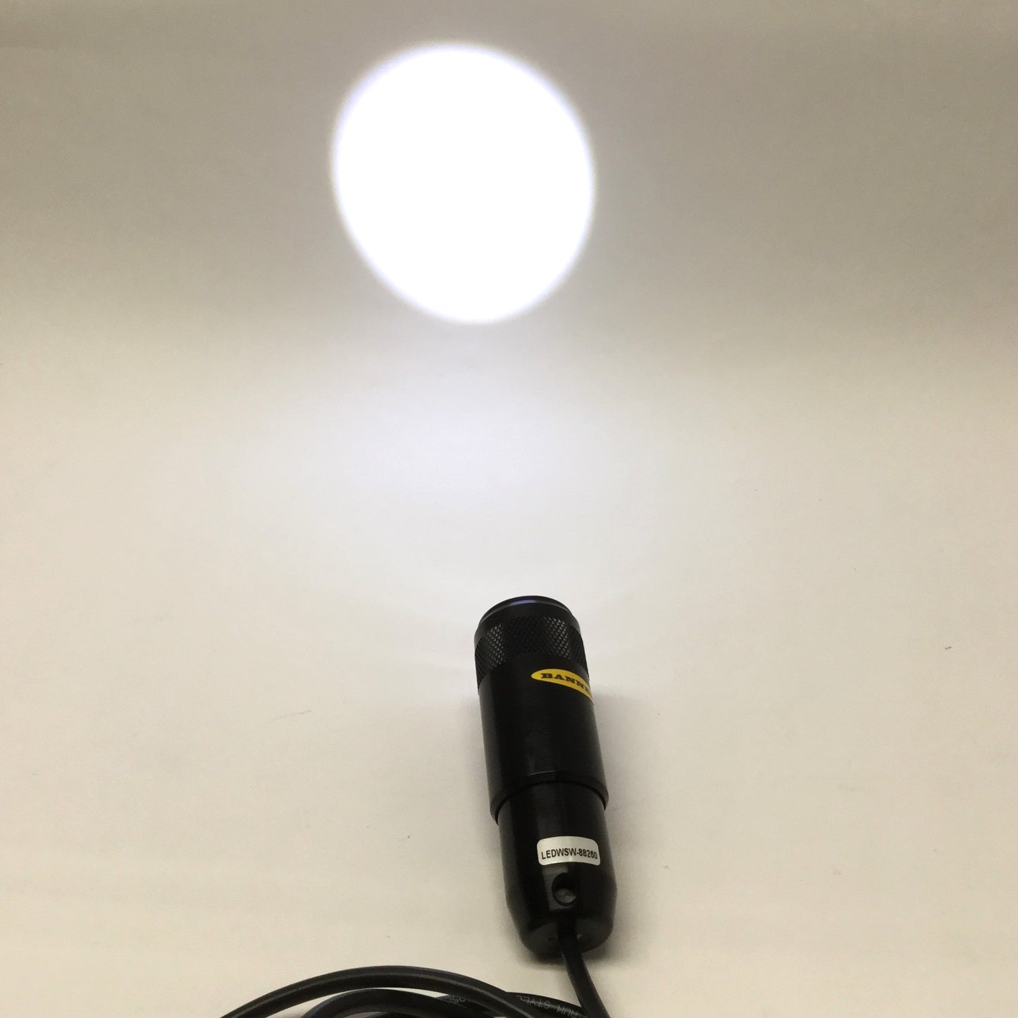 Used Banner LEDWSW-88260 PresencePLUS LED 30mm Spot Light Cool White 5500-8300K 24VDC