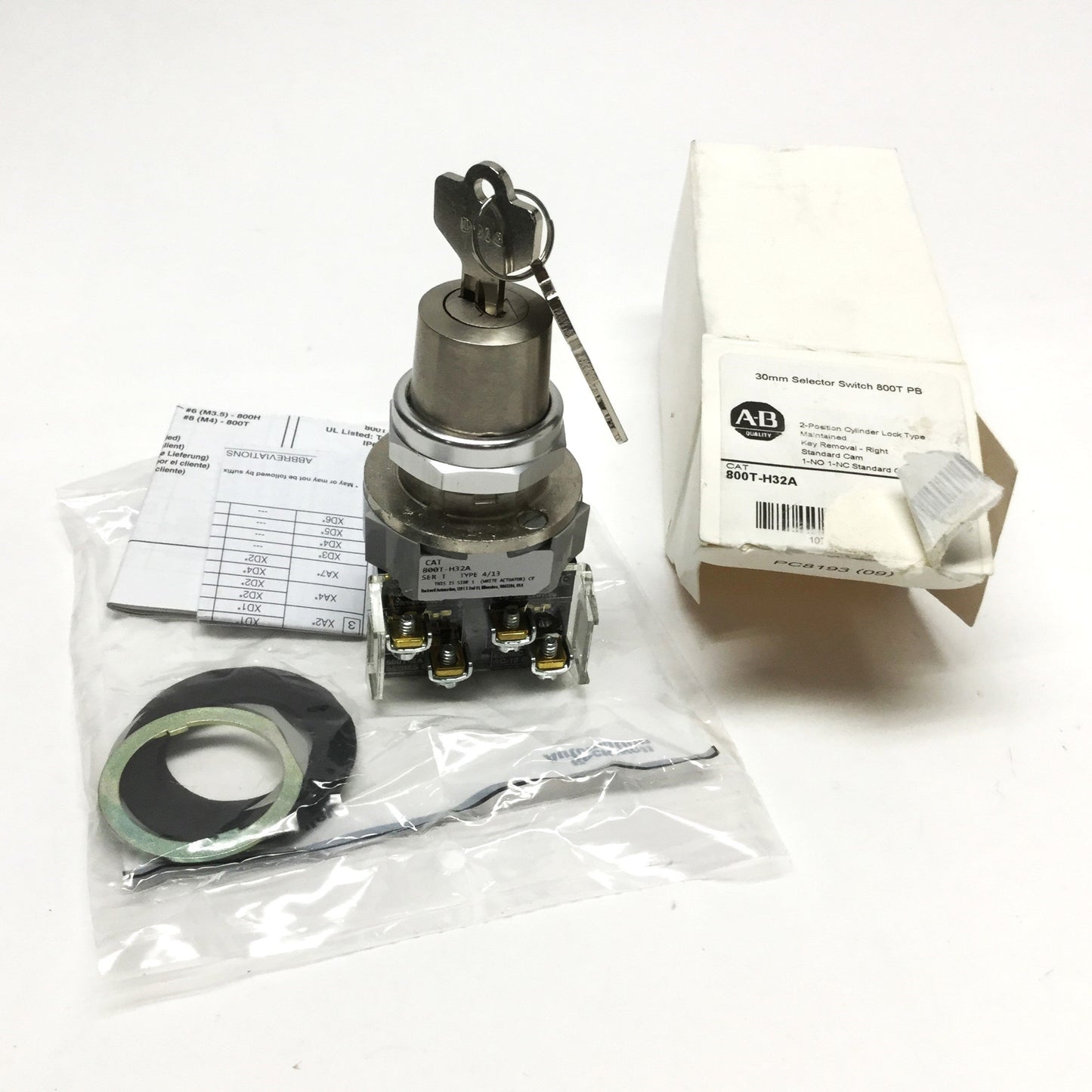 New Allen Bradley 800T-H32A Keyed Selector Switch, 2-Position, Maintained, 1NO-1NC
