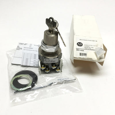 New Allen Bradley 800T-H32A Keyed Selector Switch, 2-Position, Maintained, 1NO-1NC