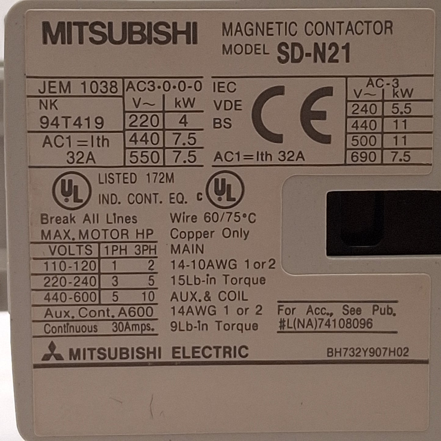 Used Mitsubishi SD-N21 Contactor, 3-Pole, 2NO+2NC, 32A, 10HP @ 3Ø 600VAC, 24VDC Coil