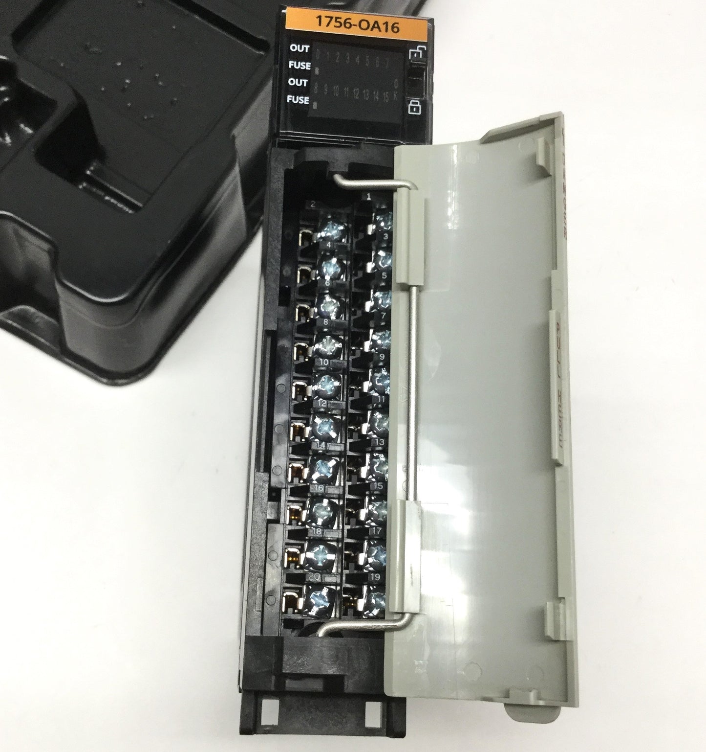New – Open box Allen Bradley 1756-OA16 Digital AC Triac Output Module 120/240VAC, 16-Point