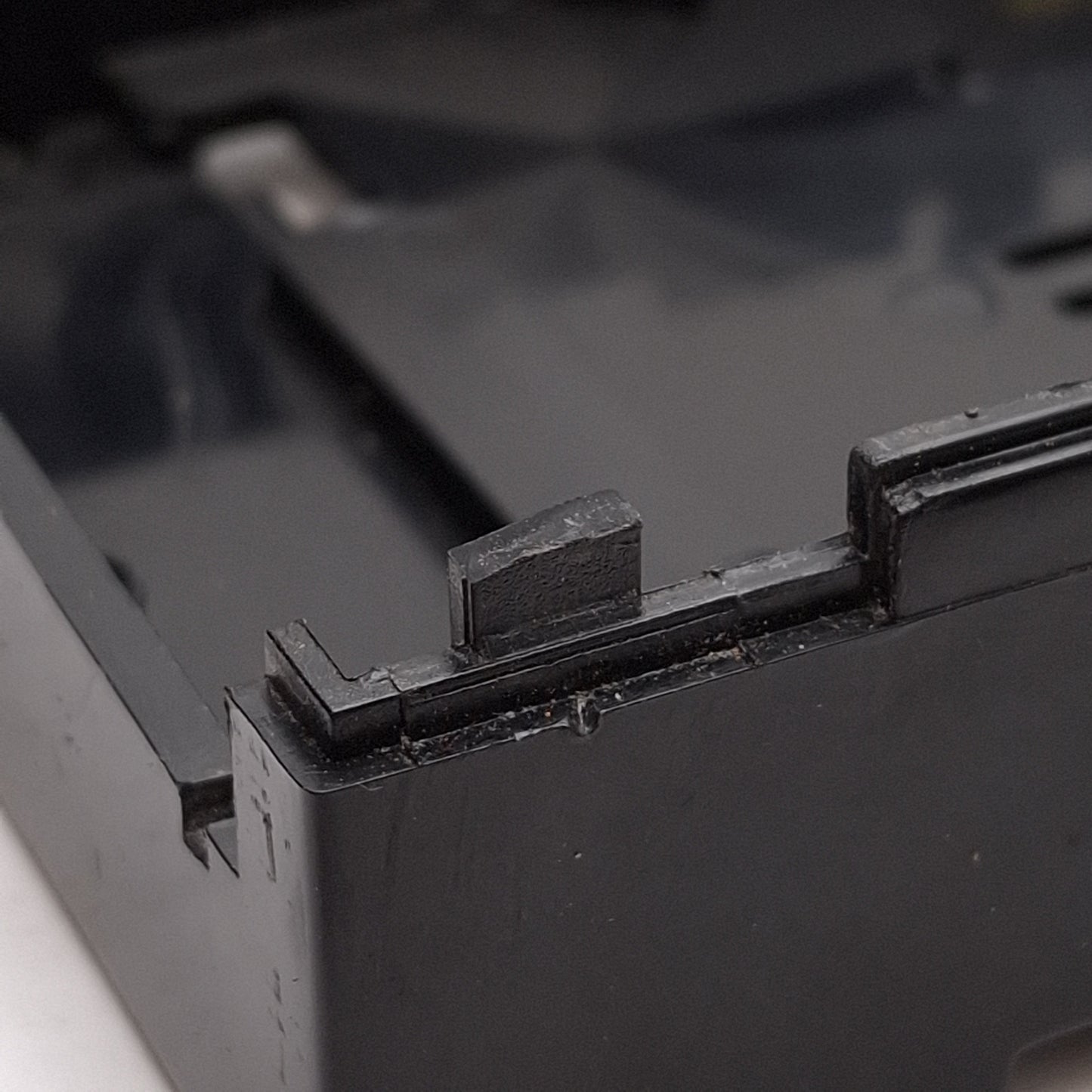 Used Unitronics V120-22-UN2 Vison120 OPLC & HMI, 12x I/O, RS232, 12/24VDC *Latches*