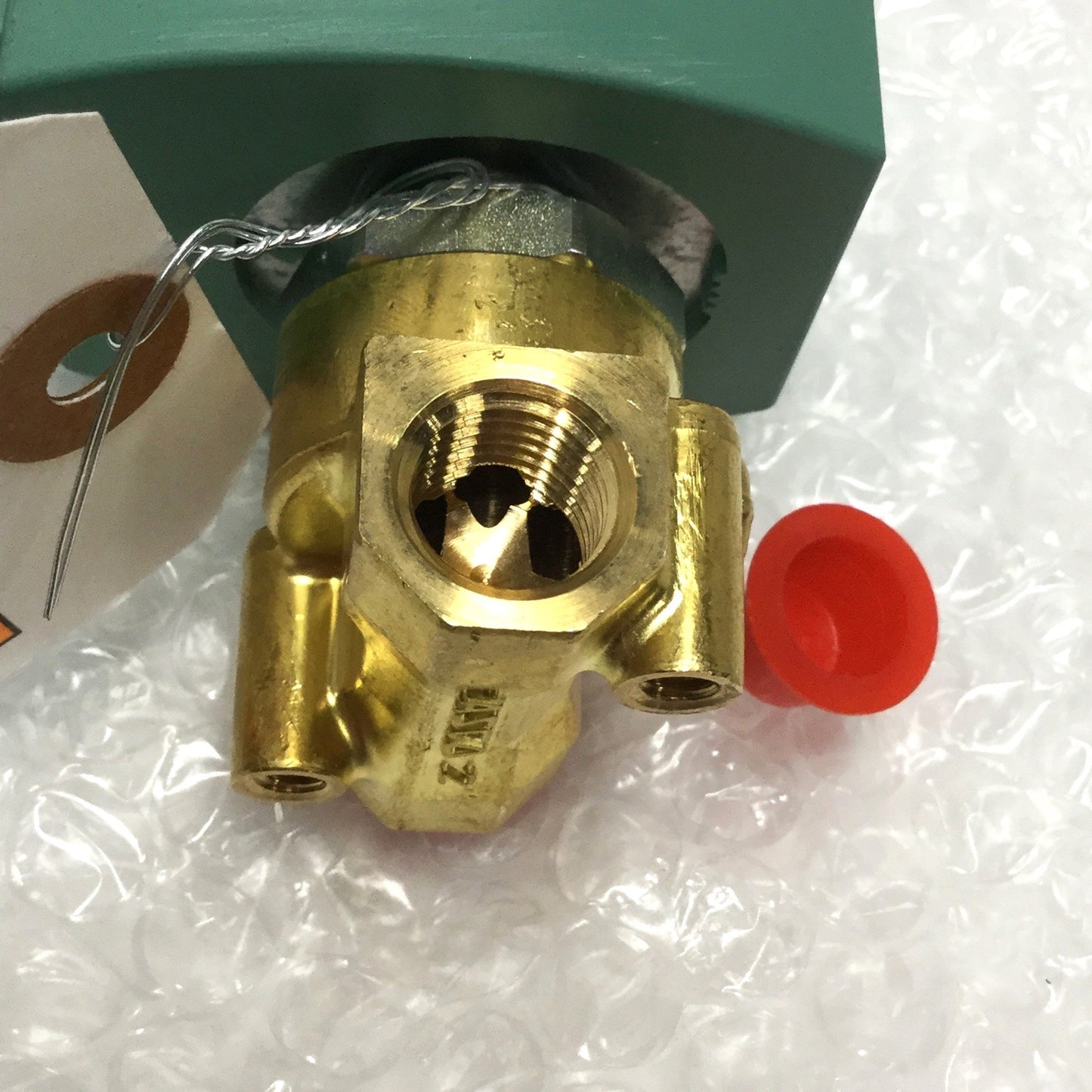 New ASCO SV8262H109NV Red-Hat Brass Solenoid Valve, Oxygen 610psi, 1/4" NPT 24VDC