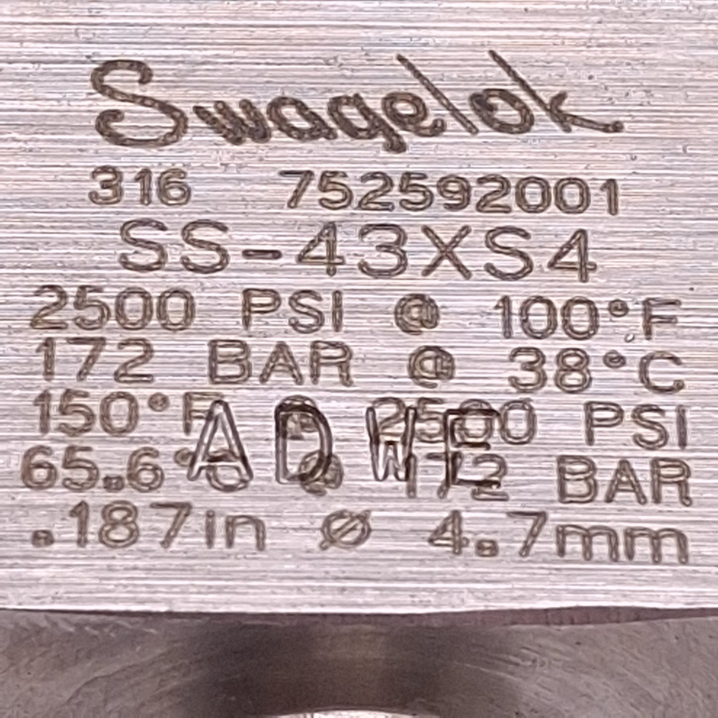 Used Swagelok SS-43XS4 Ball Valve, 1/4in Swagelok, 0.9Cv, 2500psi, *Missing Nuts*