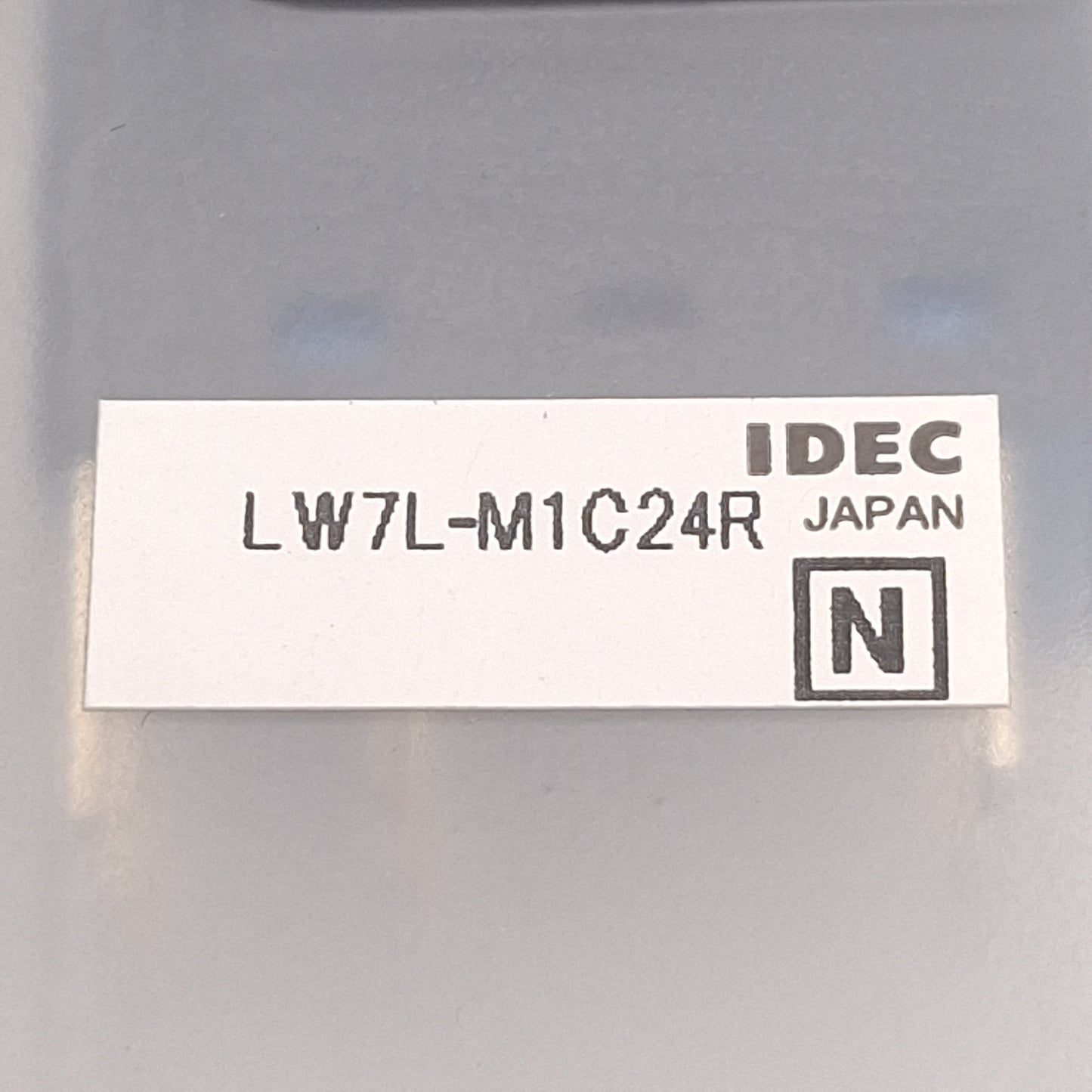 New Idec LW7L-M1C24R Red Illuminated Momentary Pushbutton, 25mm, DPDT, 125VAC/30VDC