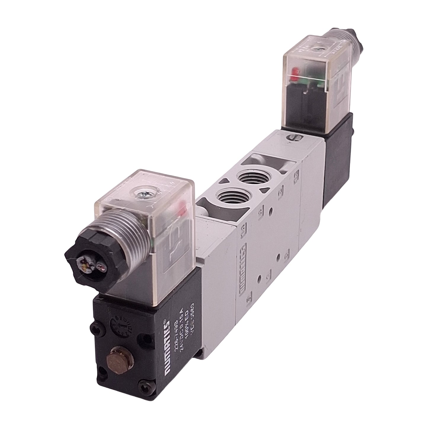 Used Numatics L12BB552B000061 Solenoid Valve, 5/2-Way, 1/4in NPT, 1-10bar, 24VDC Coil