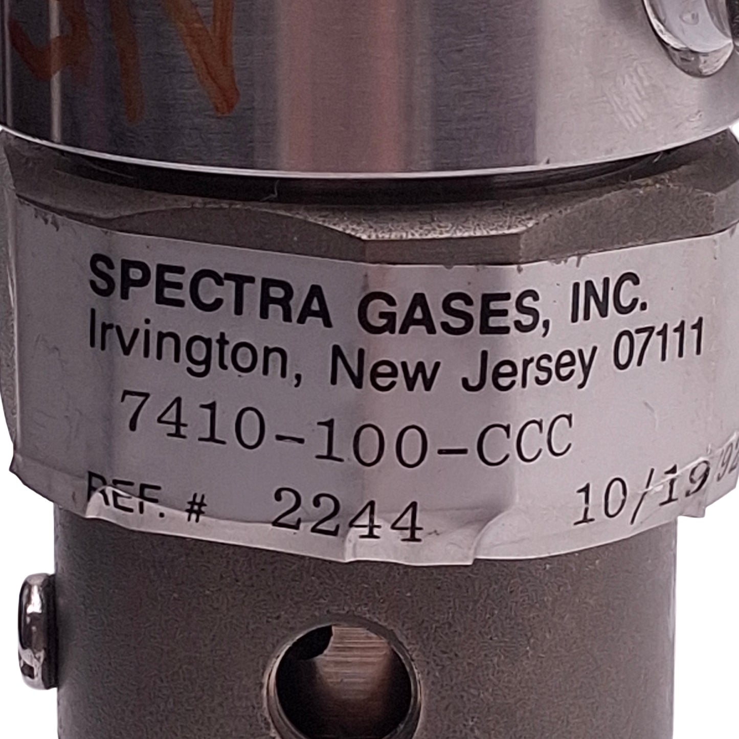 Used Spectra Gases 7410-100-CCC Gas Regulator, 3000psi In, 100psi Set, 1/4in NPT