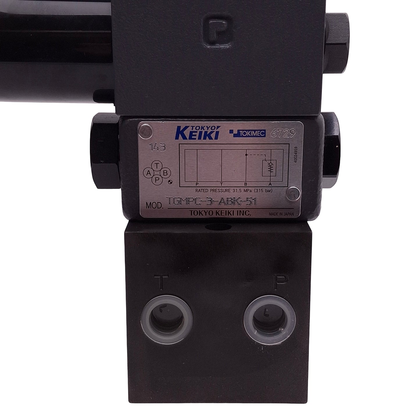 New Tokyo Keiki DG4V-3-2A-U-H-100 Solenoid Valve, 35MPa, 3/8in NPT, 24VDC Coil