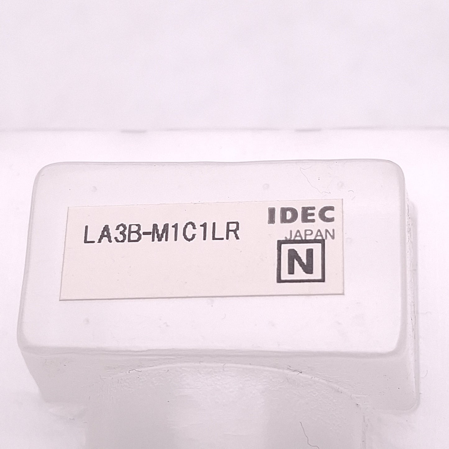 New Idec LA3B-M1C1LR Red Momentary Pushbutton, 25mm, SPDT, 125VAC/30VDC 0.1A