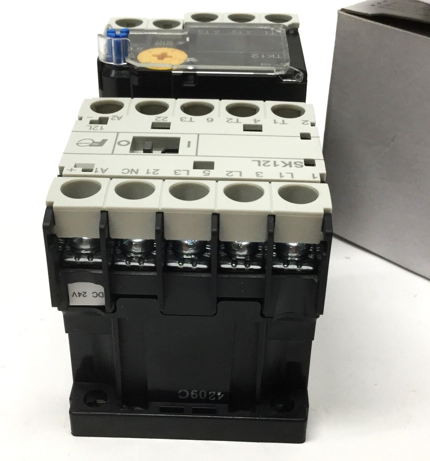 New Fuji SK12LW-E01K004 Magnetic Switch, 3-Pole+1NC, 4-6A Overload Relay, 24VDC Coil