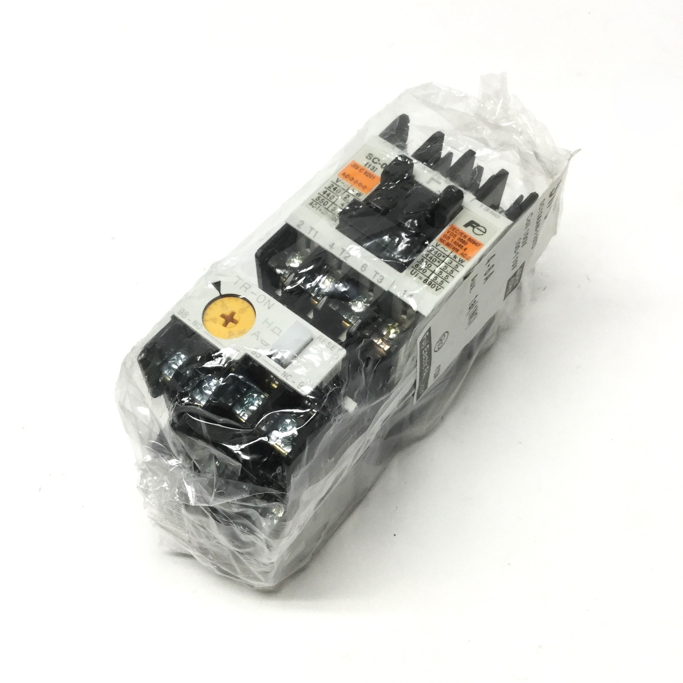 Fuji SW-0 Magnetic Switch Motor Starter, 3-Pole+1NO, 4-6A Overload Rel ...
