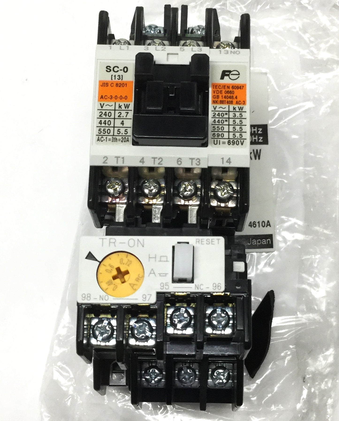 New – Open box Fuji SW-0 Magnetic Starter, 3-Pole+1NO, 0.48-0.72A Overload, 100VAC *Broken Rib*