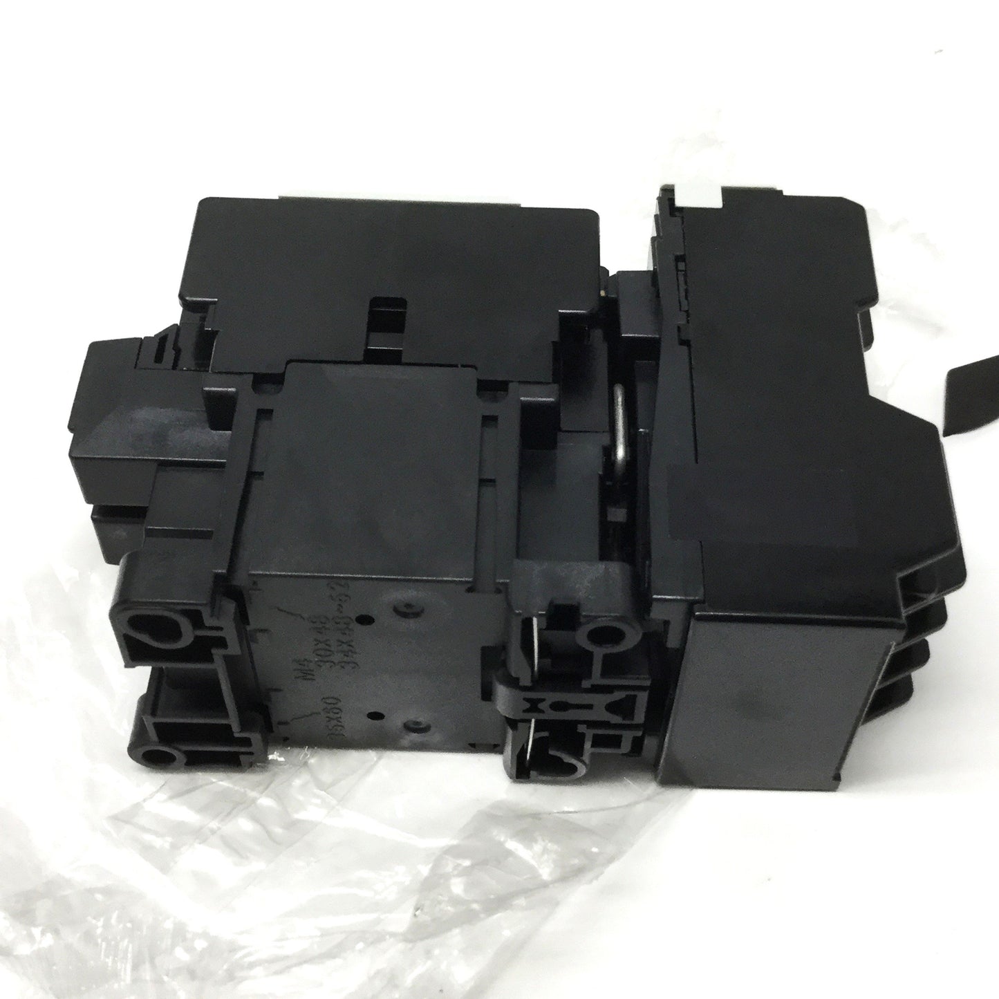 New – Open box Fuji SW-0 Magnetic Starter, 3-Pole+1NO, 0.48-0.72A Overload, 100VAC *Broken Rib*