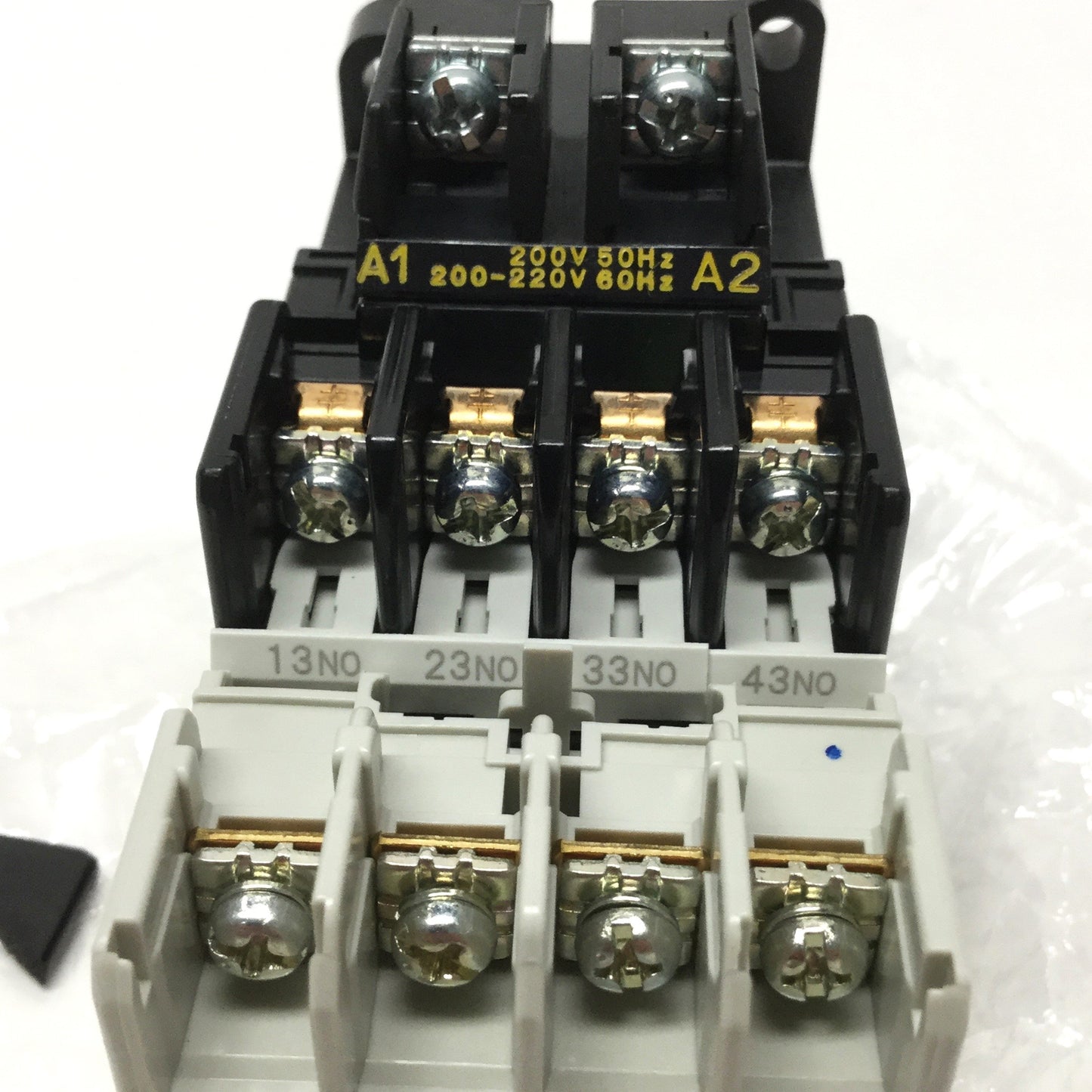 New – Open box Fuji SH-4 Industrial Relay Contactor, 8NO, 10A 600VAC, 200VAC Coil *Broken Rib*