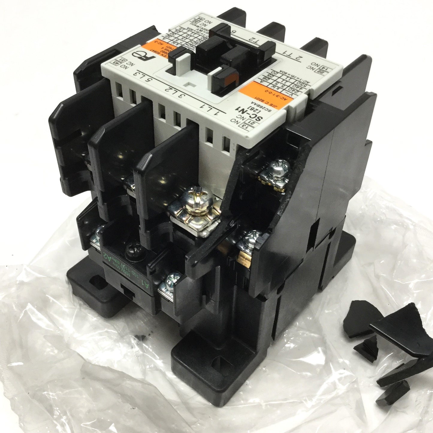 New – Open box Fuji SC-N1 Magnetic Contactor, 50A, 3-Pole, 2NO-2NC Aux, 100VAC *Broken Ribs*