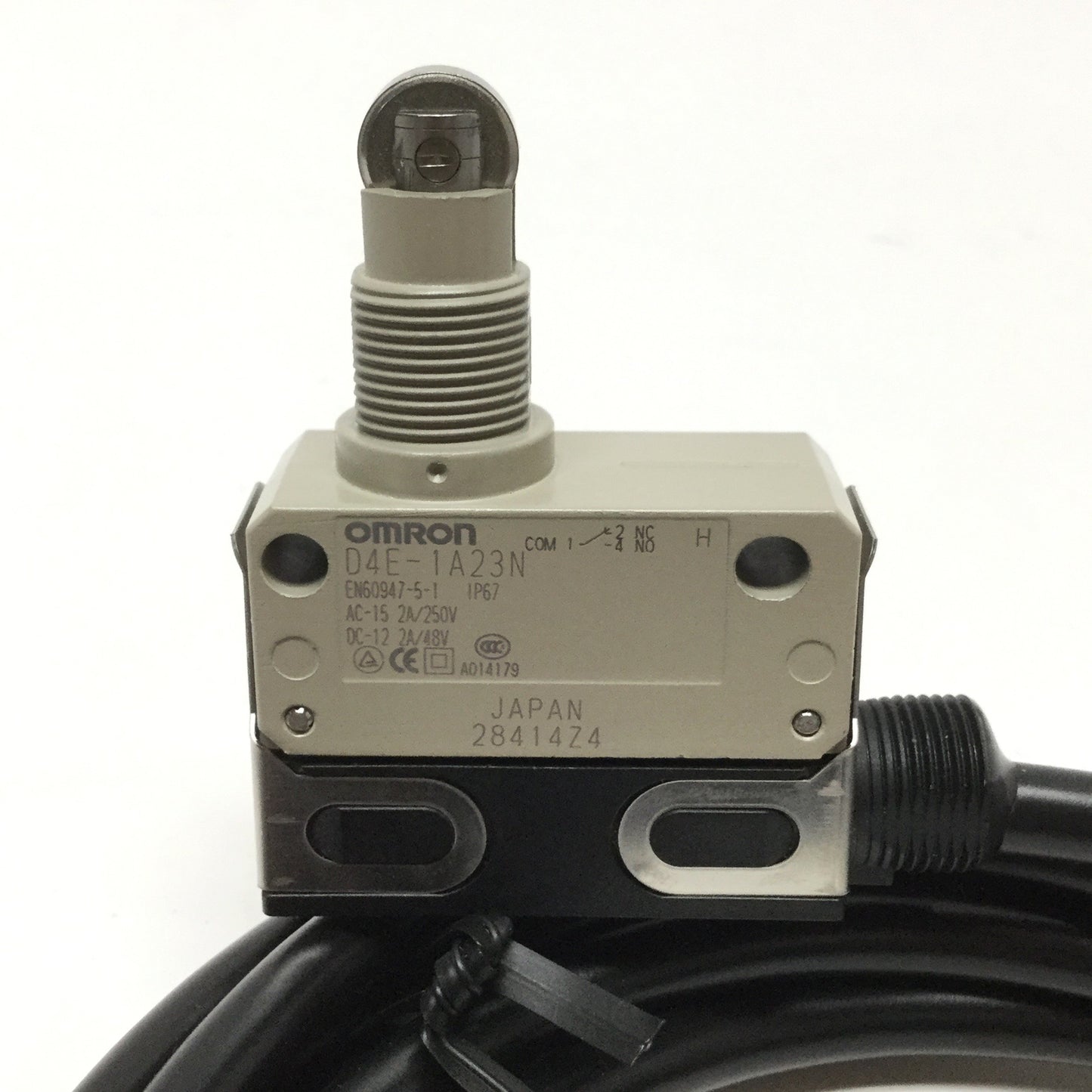 New – Open box Omron D4E-1A23N Oil-Resistant Roller Plunger Limit Switch, SPDT, 5A@125VAC, 3m
