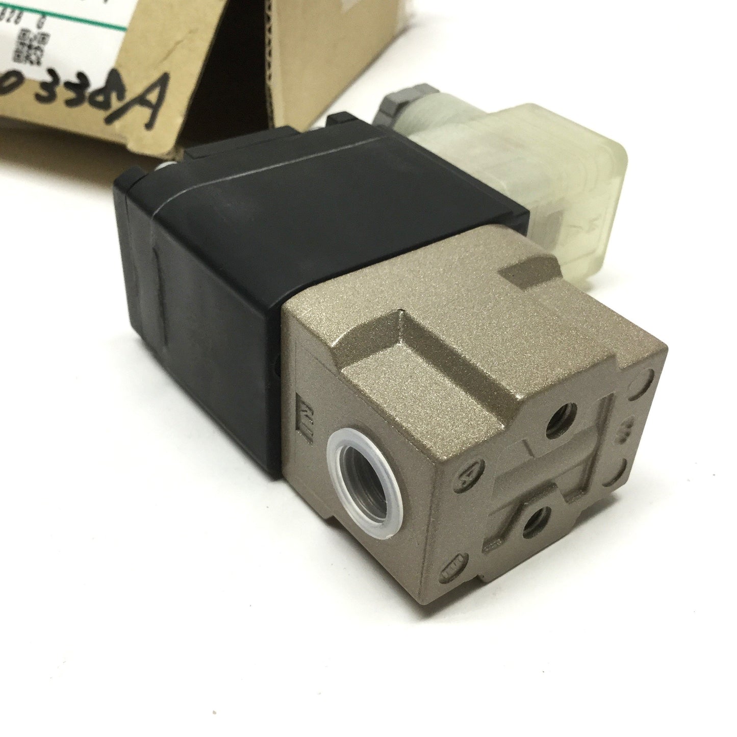 New CKD FAB41-8-5-2HS-1 Solenoid Air Valve, 2-Port NC, Rc1/4, 100/110VAC Coil, 1MPa