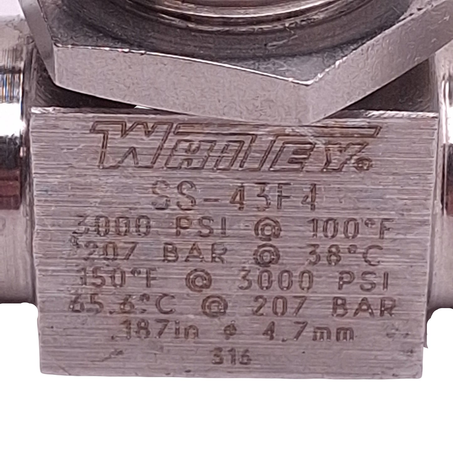 Used Whitey SS-43F4 Ball Valve 2-Way 1/4" x 1/4" Female NPT, 3000psi *Cracked Handle*