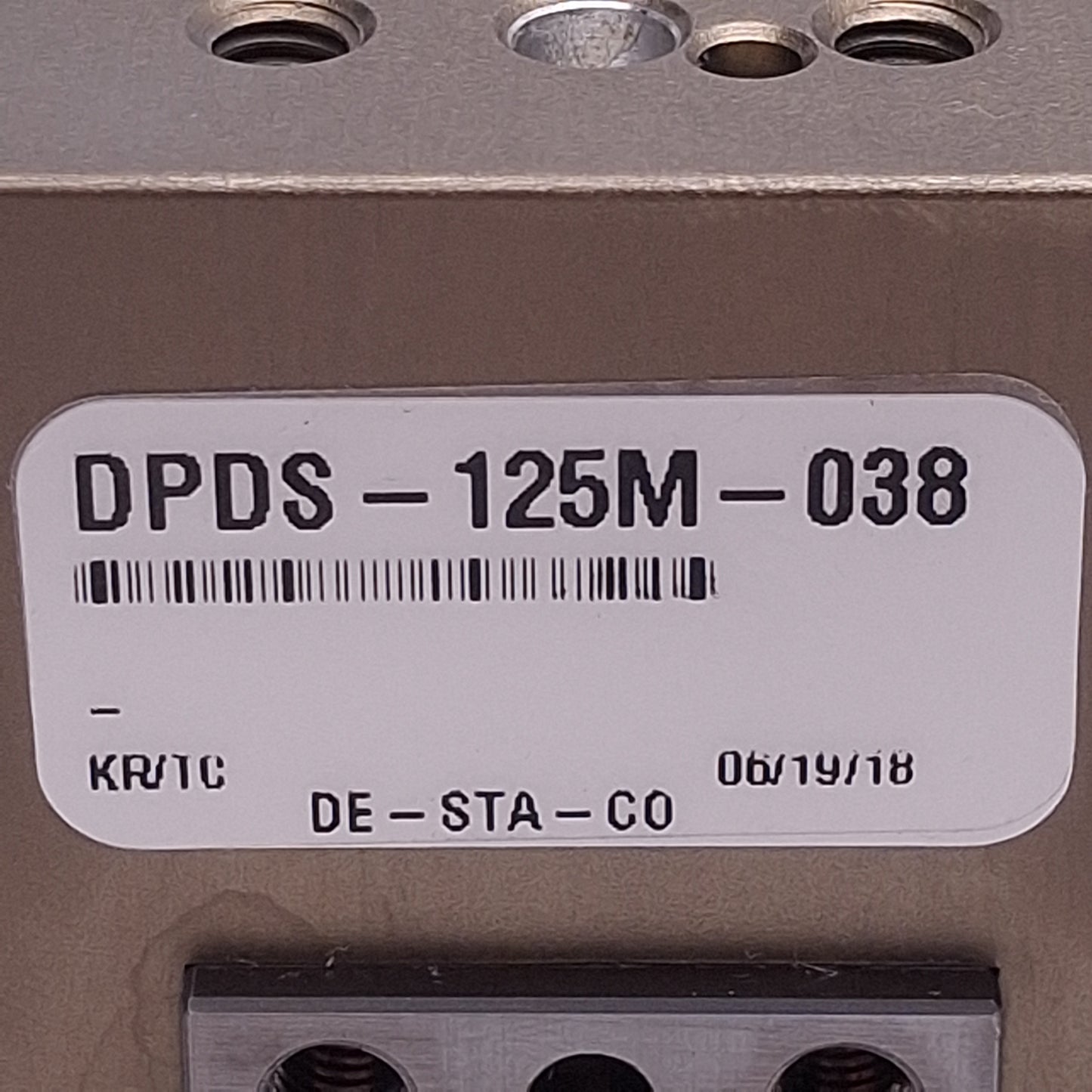 New – Open box Destaco DPDS-125M-038 Parallel Gripper ø1.25" Bore, 0.38" Stroke, 100lbf, 100psi