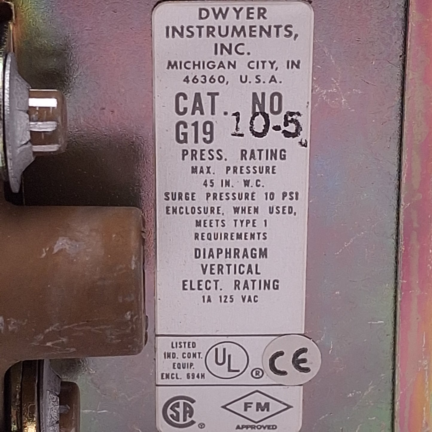 New – Open box Dwyer 1910-5 Pressure Switch, SPDT NO/NC, 1.40-5.5" w.c Range, 15A 120-480VAC