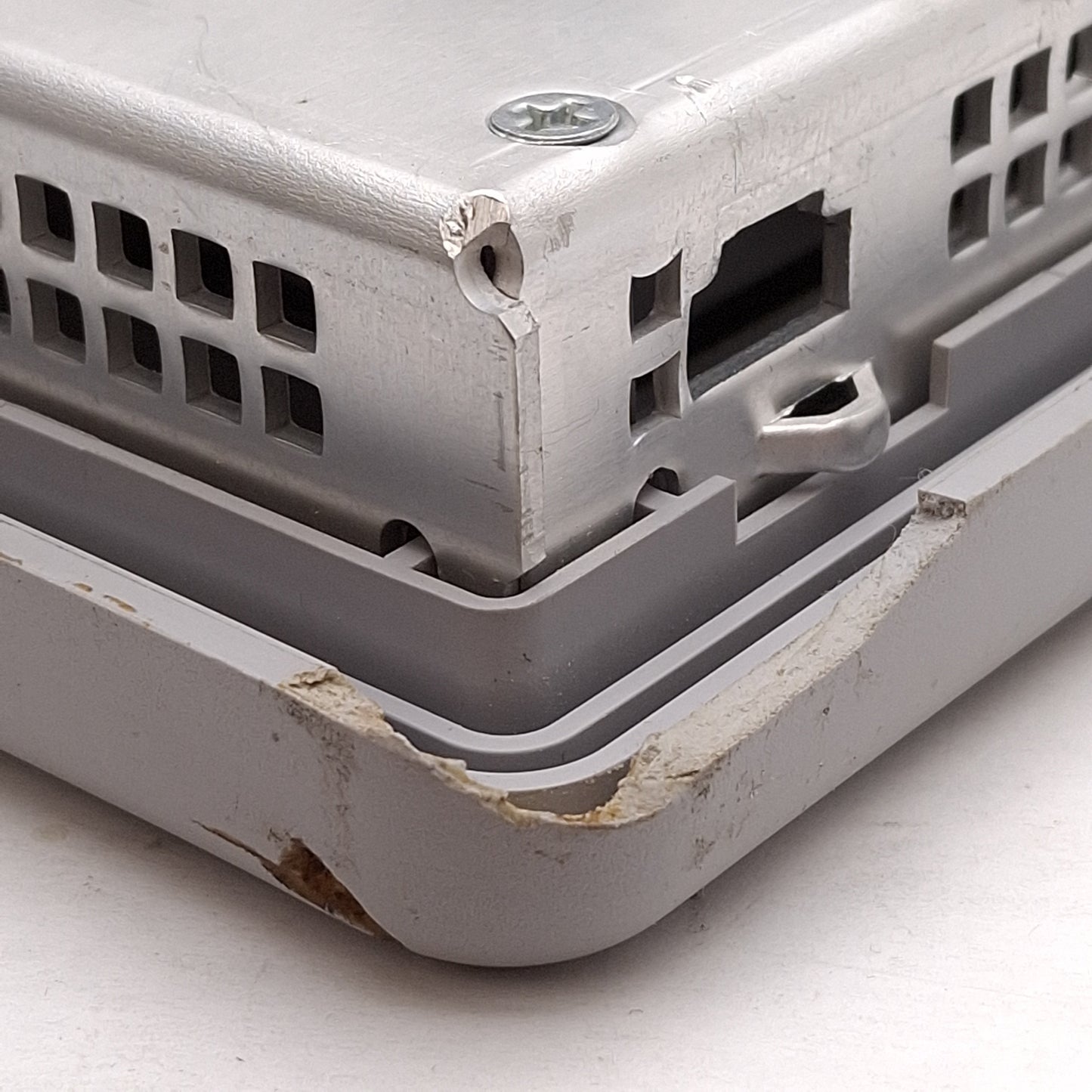 Used Allen Bradley 2711P-T10C4D8 PanelView Plus 1000 HMI, 10.4in, 24VDC *Scratched*