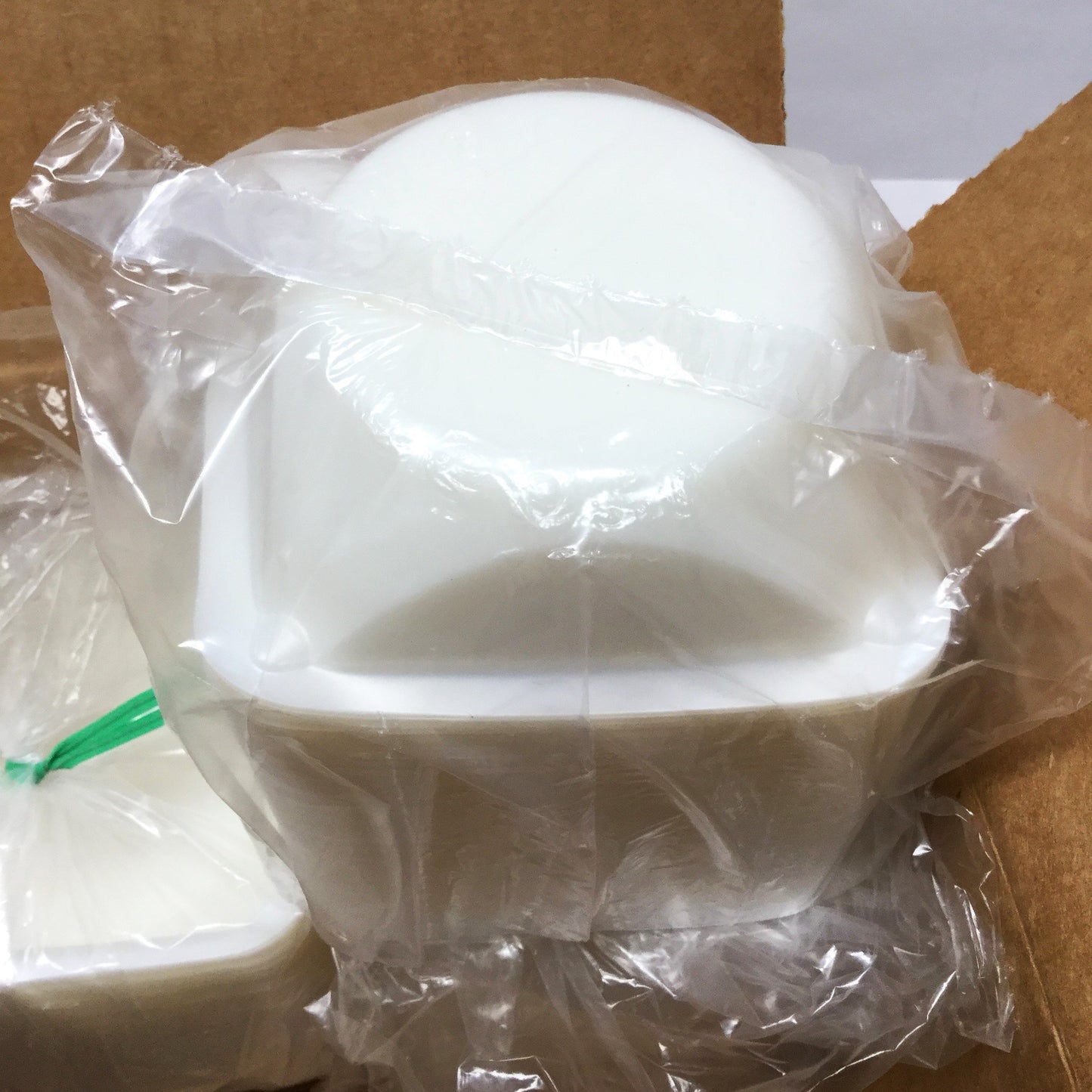 New – Open box Lot of 375 VWR 12577-027 Disposable Weighing Dishes, Medium, Polystyrene, 100mL