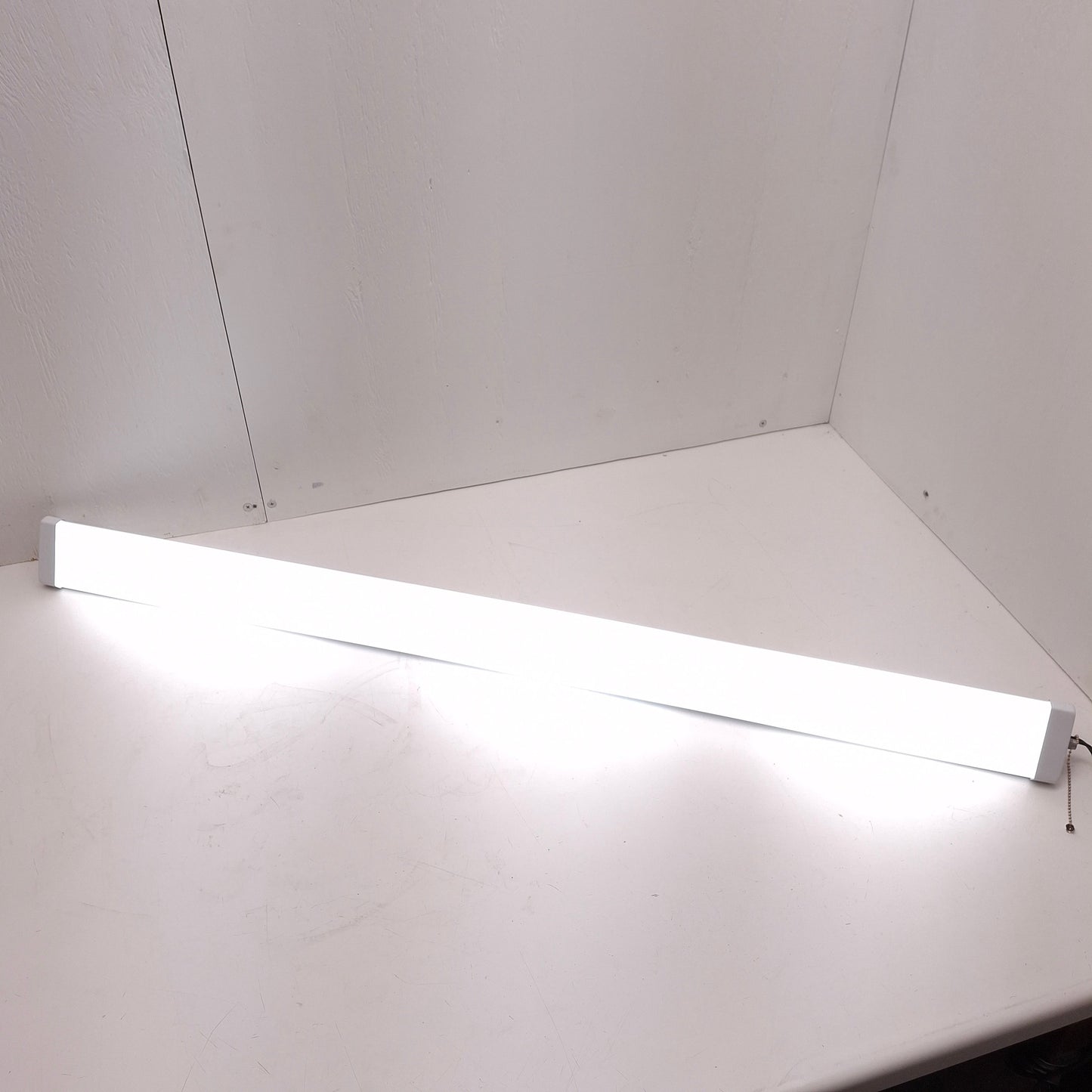 Used YRSL-5012150-006 LED Shop Light 120VAC Input, 5000K Color, 48in Length